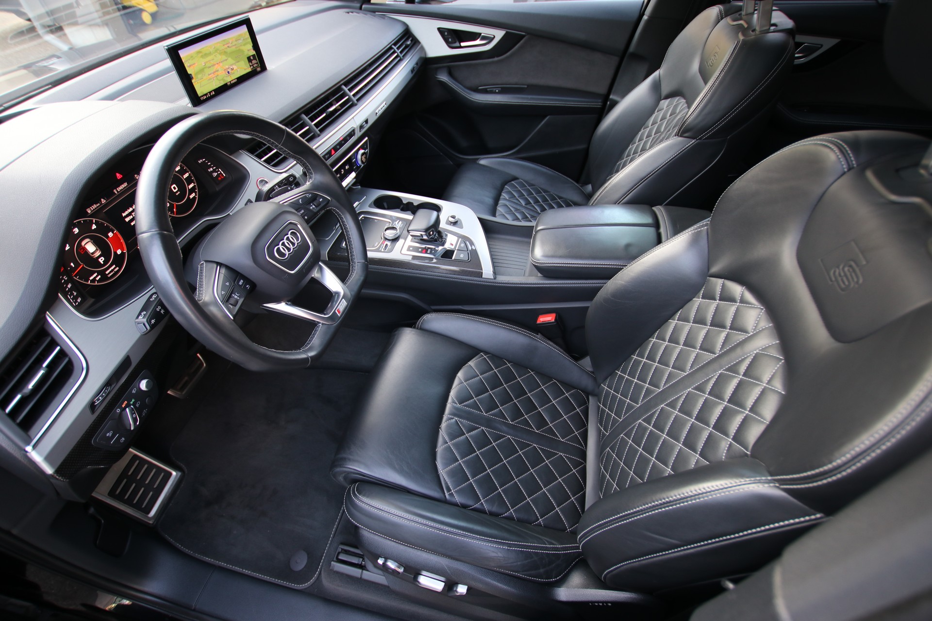 AUDI SQ7 4.0 TDI quattro tiptronic *7-Sitzplätze*-image-11