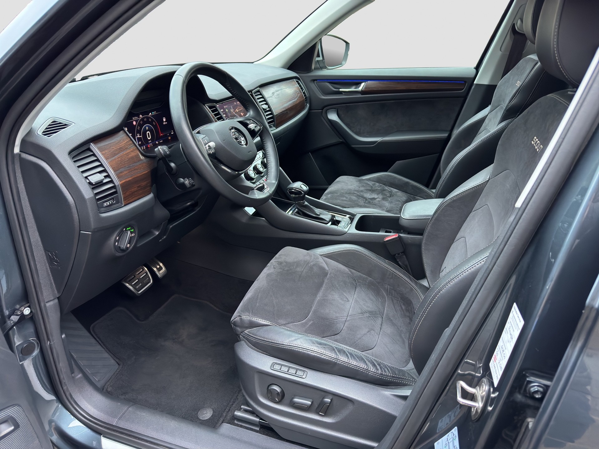 SKODA Kodiaq 2.0 TSI Scout 4x4-image-10