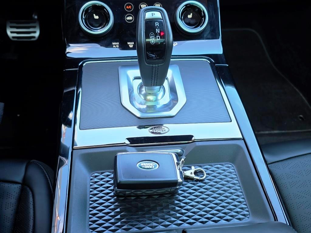 LAND ROVER Range Rover Evoque R-Dyn First Edi P 250 HSE AT9-image-17