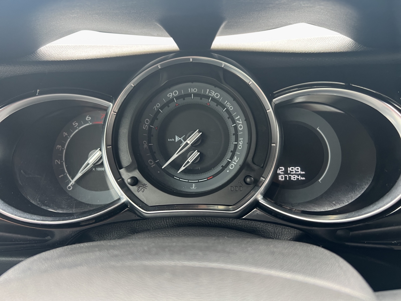 DS AUTOMOBILES DS 3 1.6 THP Sport Chic-image-12