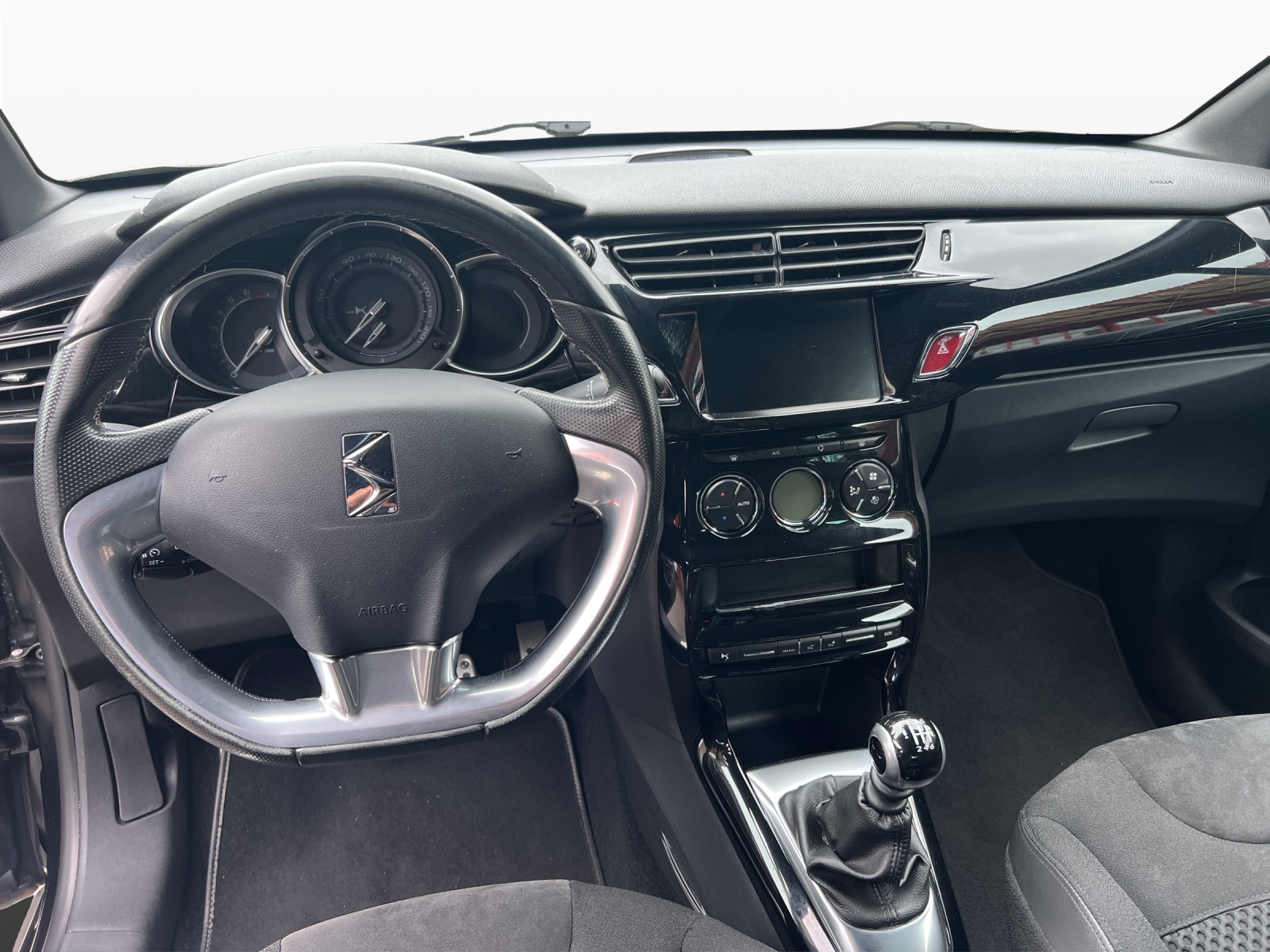 DS AUTOMOBILES DS 3 1.6 THP Sport Chic-image-11