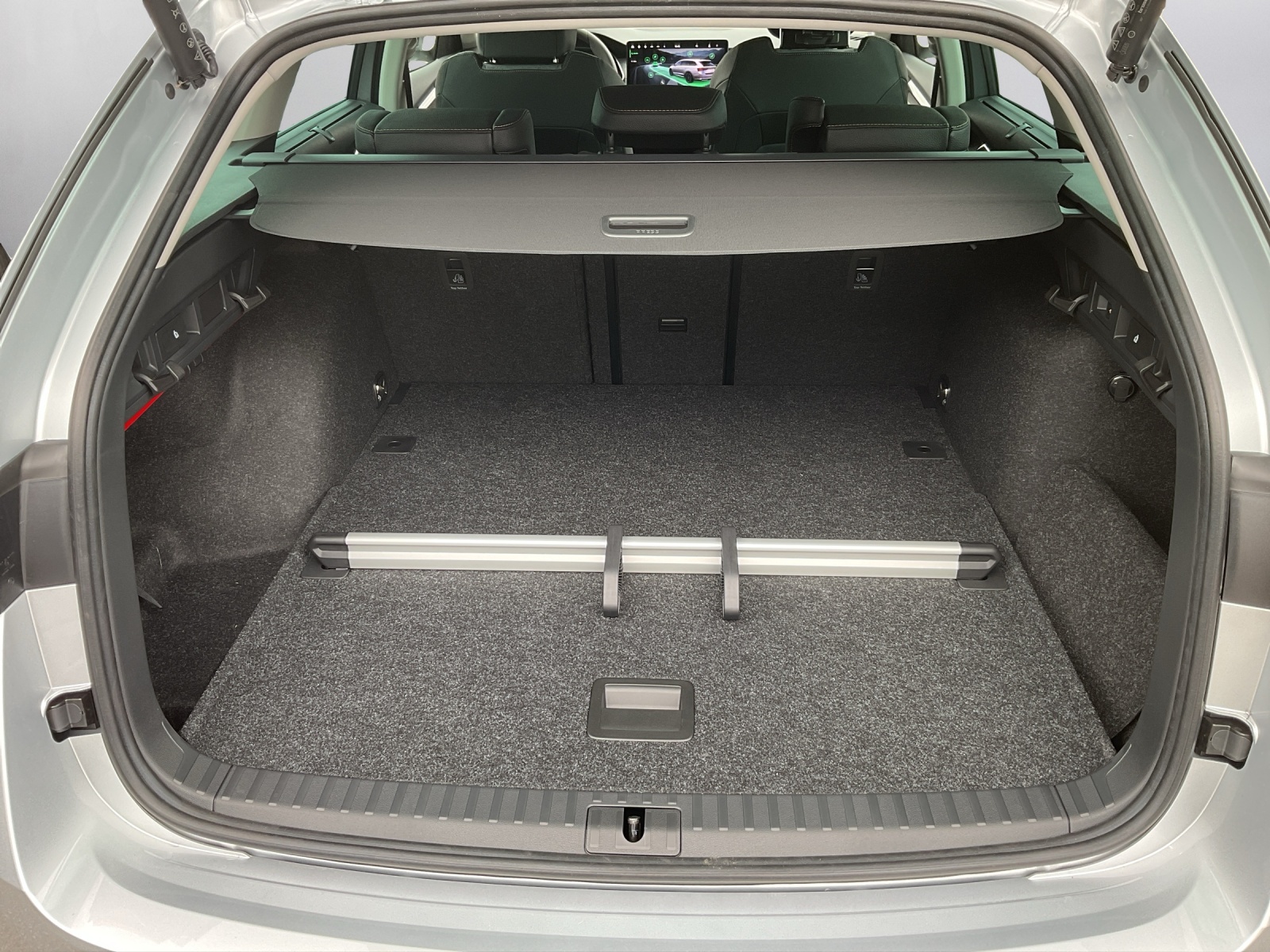 SKODA Octavia Combi 1.5 TSI mHEV DSG Selection-image-12