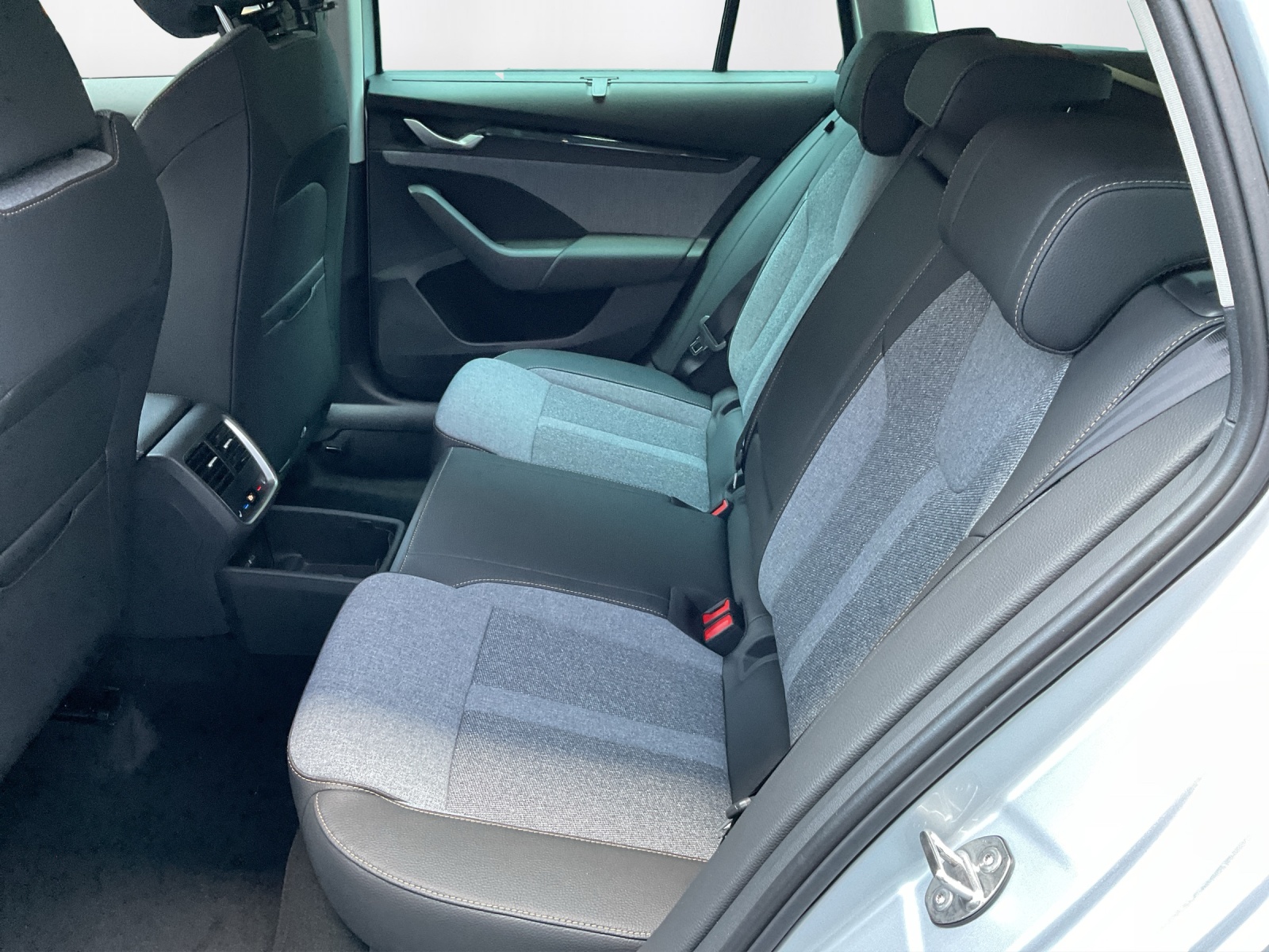 SKODA Octavia Combi 1.5 TSI mHEV DSG Selection-image-11