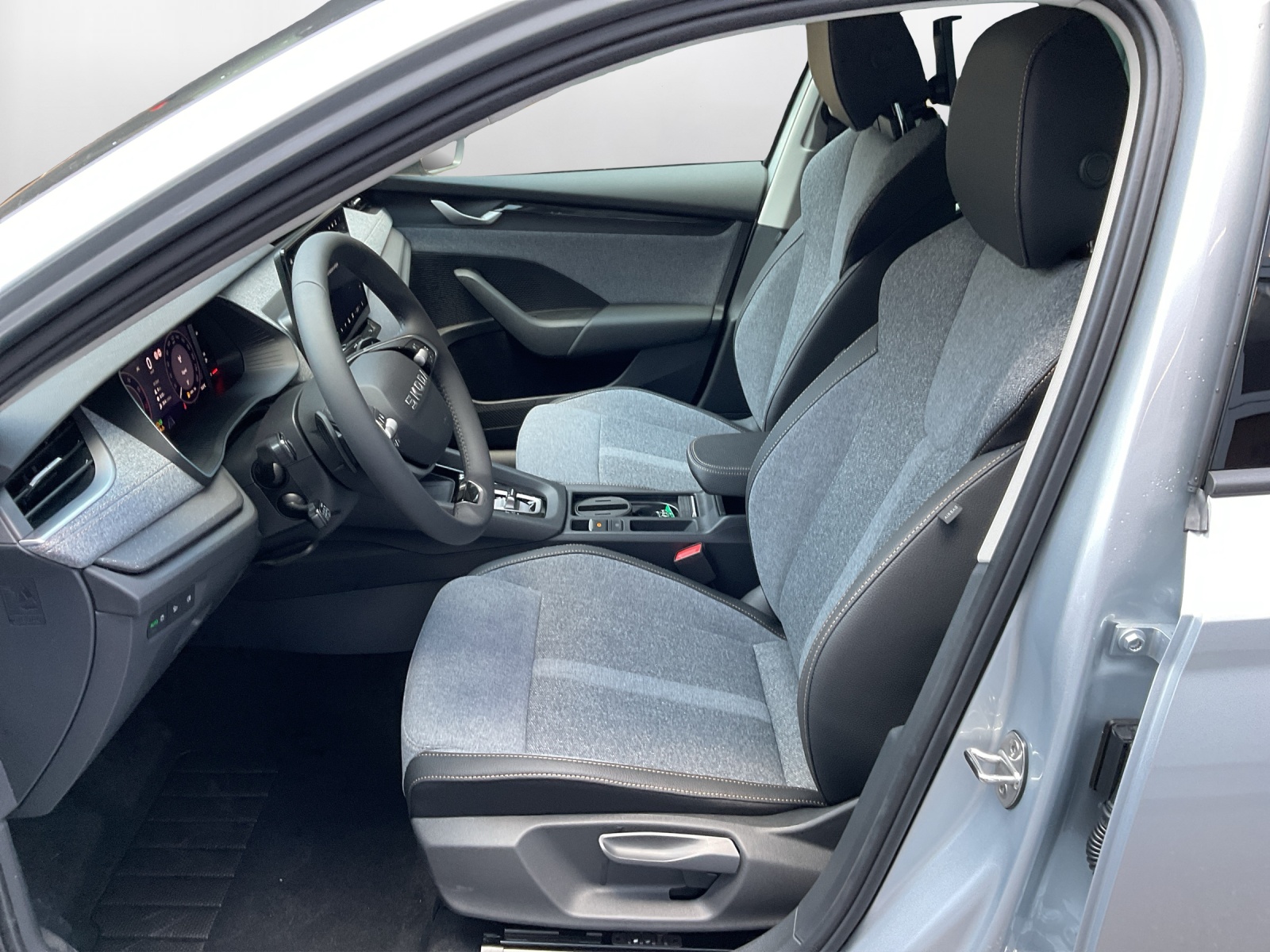 SKODA Octavia Combi 1.5 TSI mHEV DSG Selection-image-10