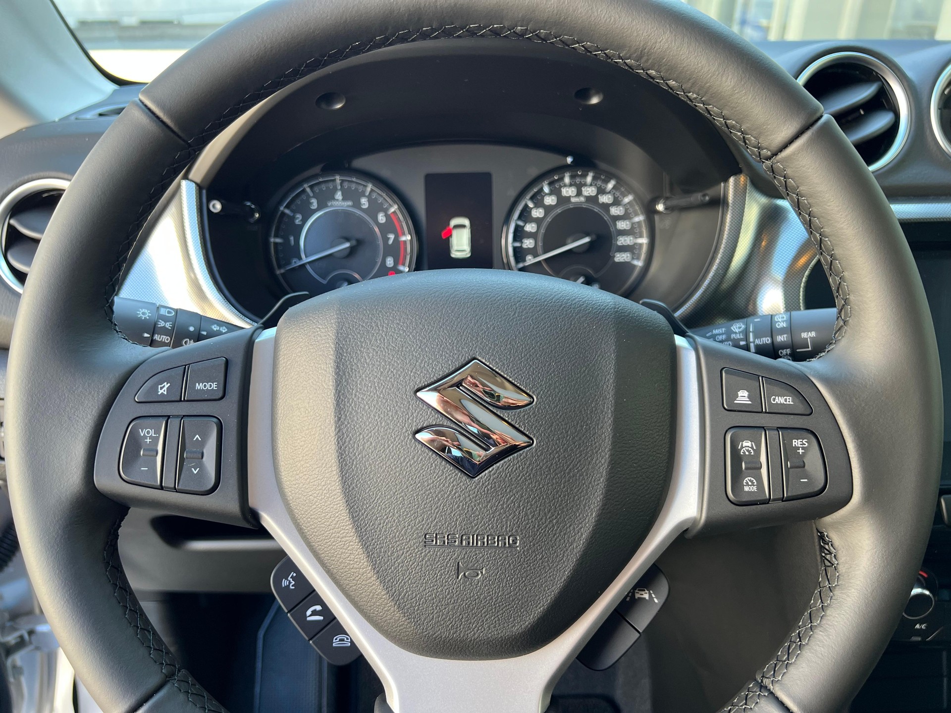 SUZUKI Vitara 1.4 T Compact Top Hybrid 4x4-image-11