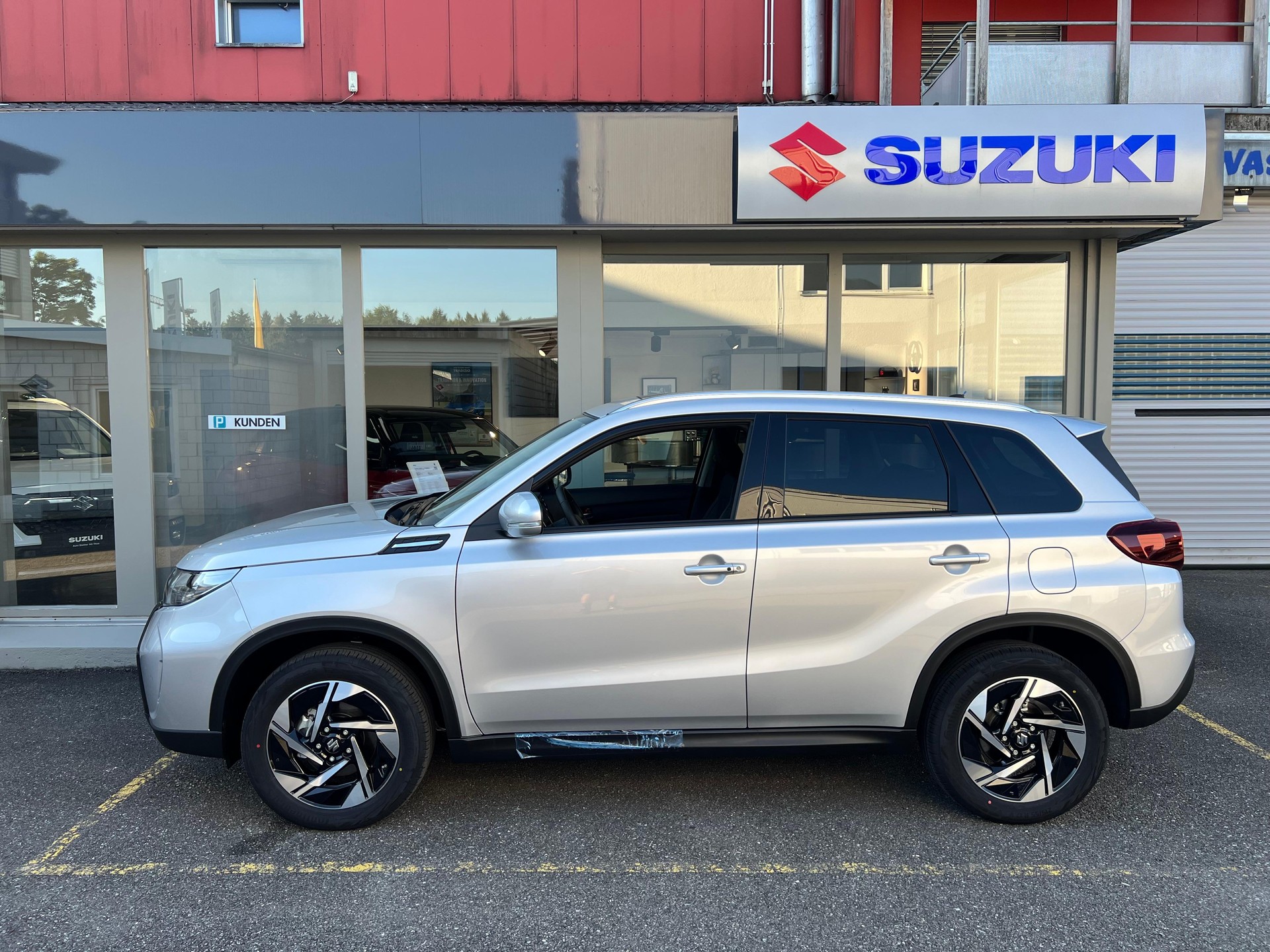 SUZUKI Vitara 1.4 T Compact Top Hybrid 4x4-showroom-element-1