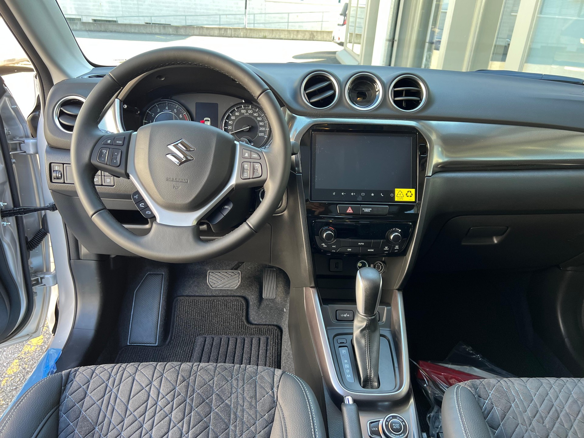 SUZUKI Vitara 1.4 T Compact Top Hybrid 4x4-image-9