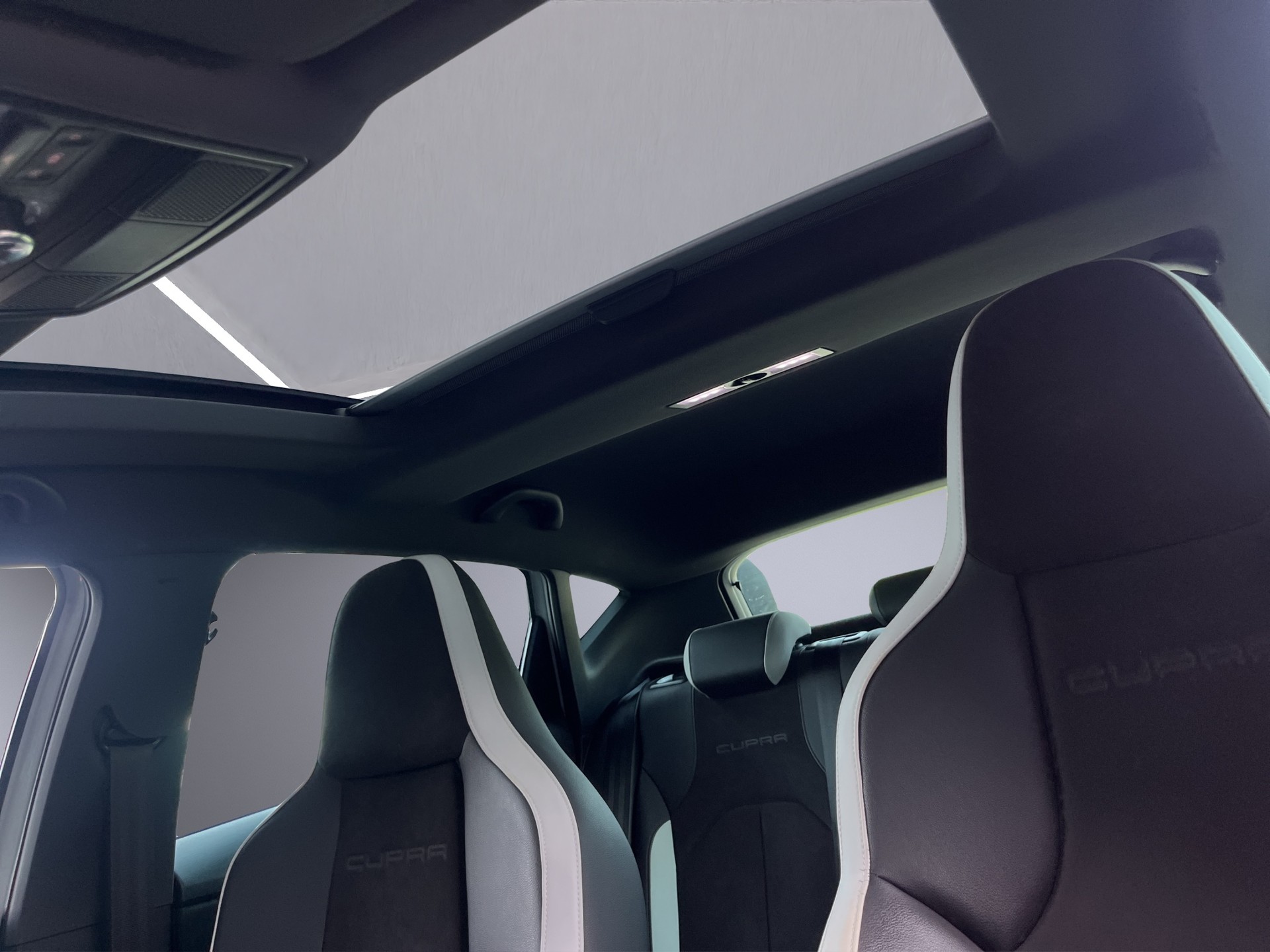SEAT Leon 2.0 TSI Cupra 290 DSG-image-9