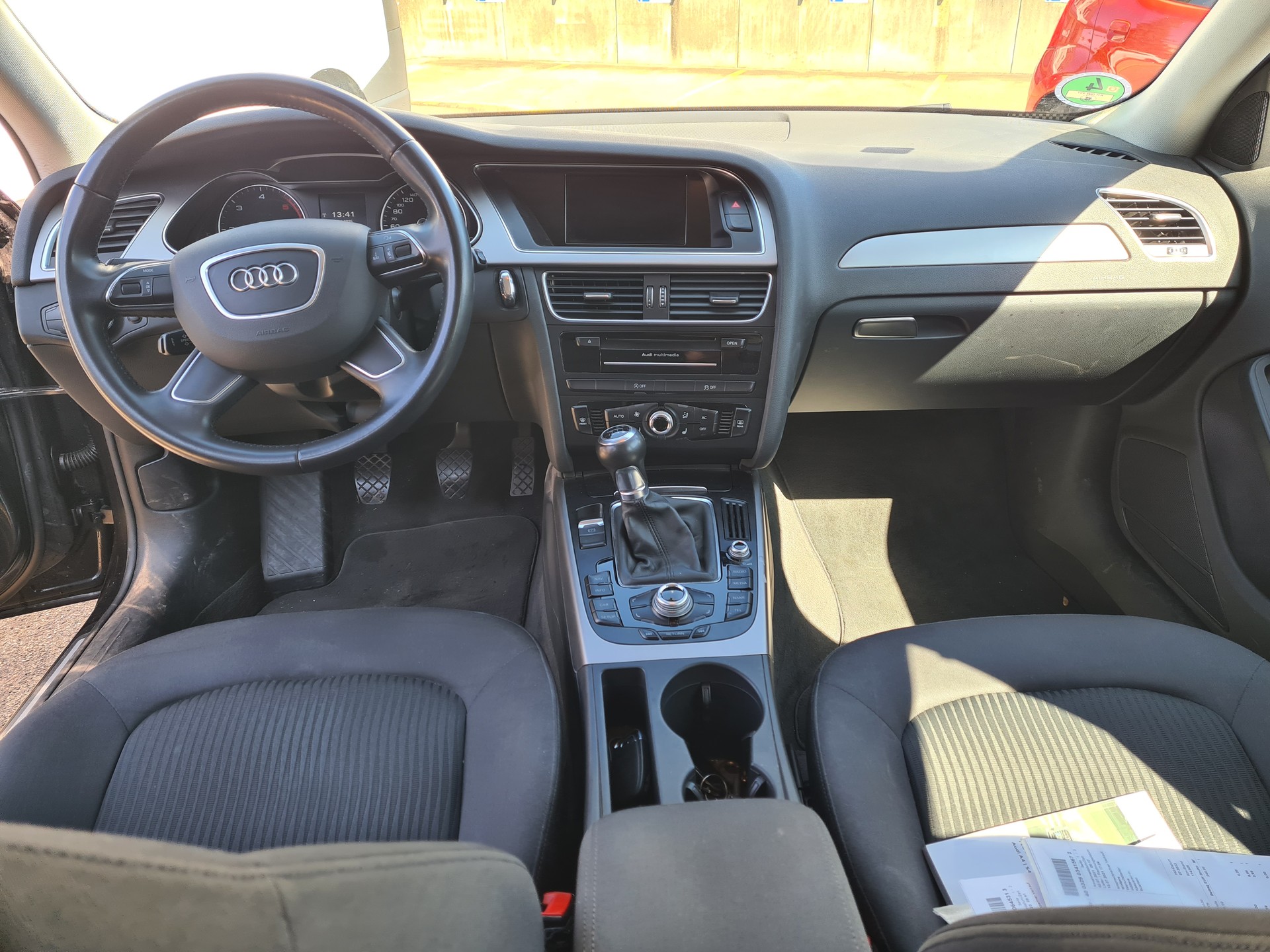 AUDI A4 Avant 2.0 TDI-image-8