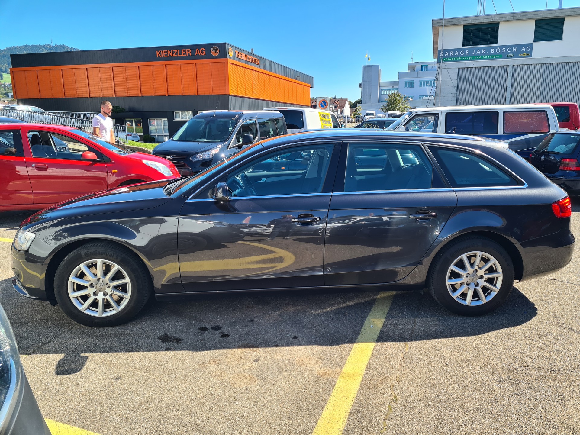 AUDI A4 Avant 2.0 TDI-image-4
