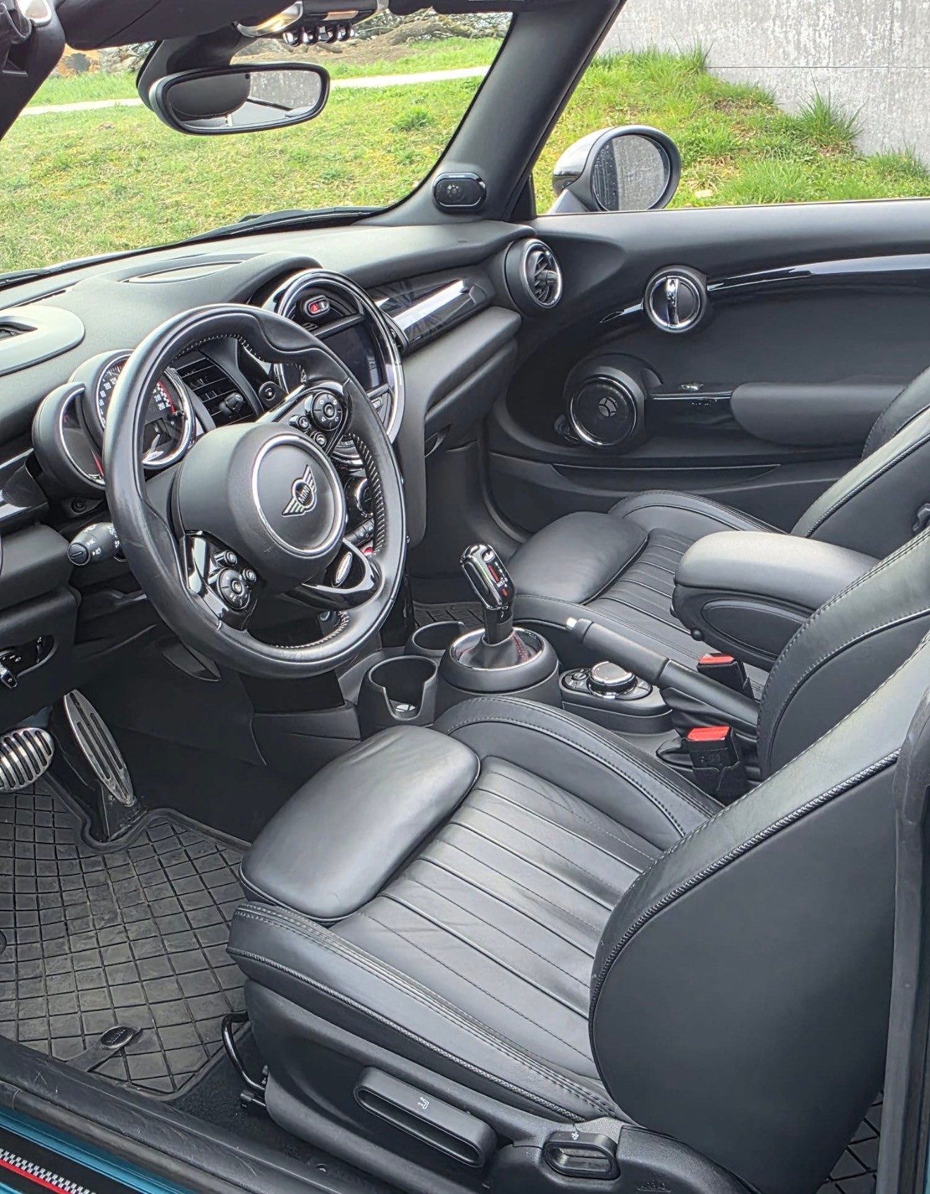 MINI Cooper John Cooper Works Cabriolet Steptronic-image-9