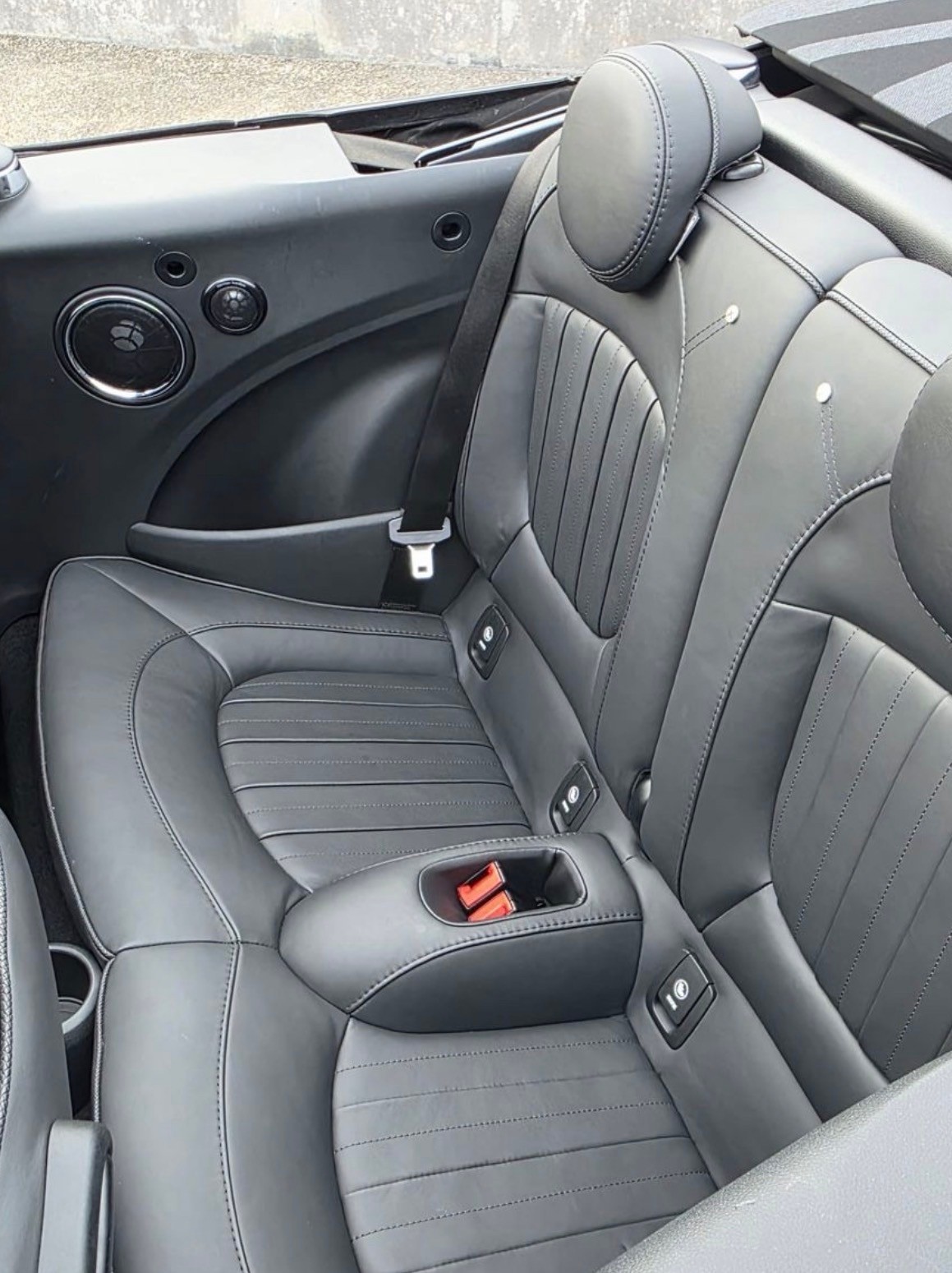 MINI Cooper John Cooper Works Cabriolet Steptronic-image-8