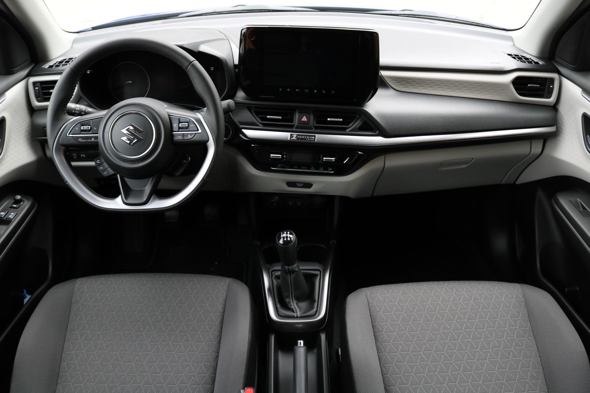 SUZUKI Swift 1.2 1st Edition Top Hybrid 4x4 Tuning-image-4