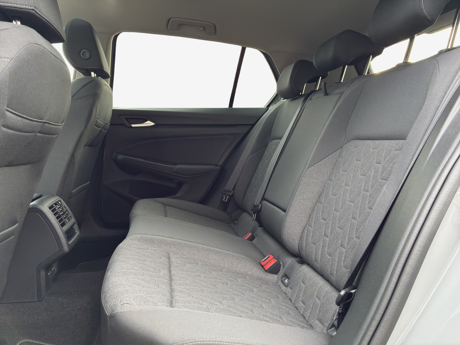 VW Golf 1.5 e TSI mHEV United DSG-image-11