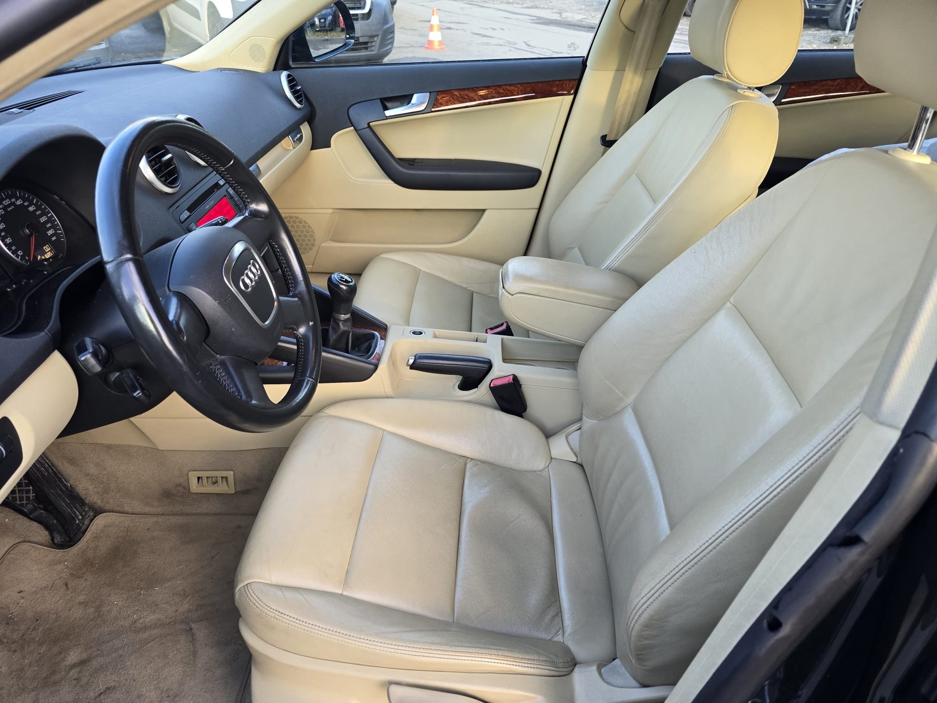 AUDI A3 Sportback 1.8 TFSI Attraction quattro-image-14