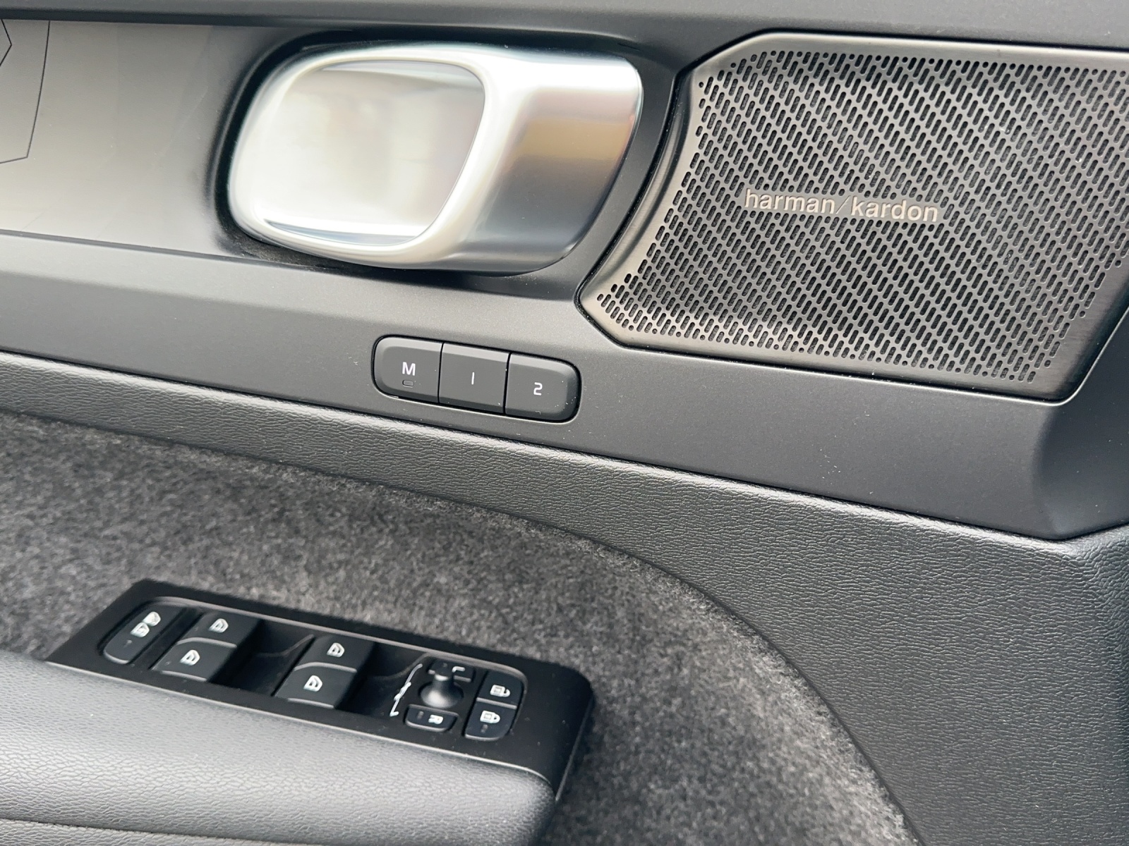 VOLVO C40 Recharge Twin-image-10