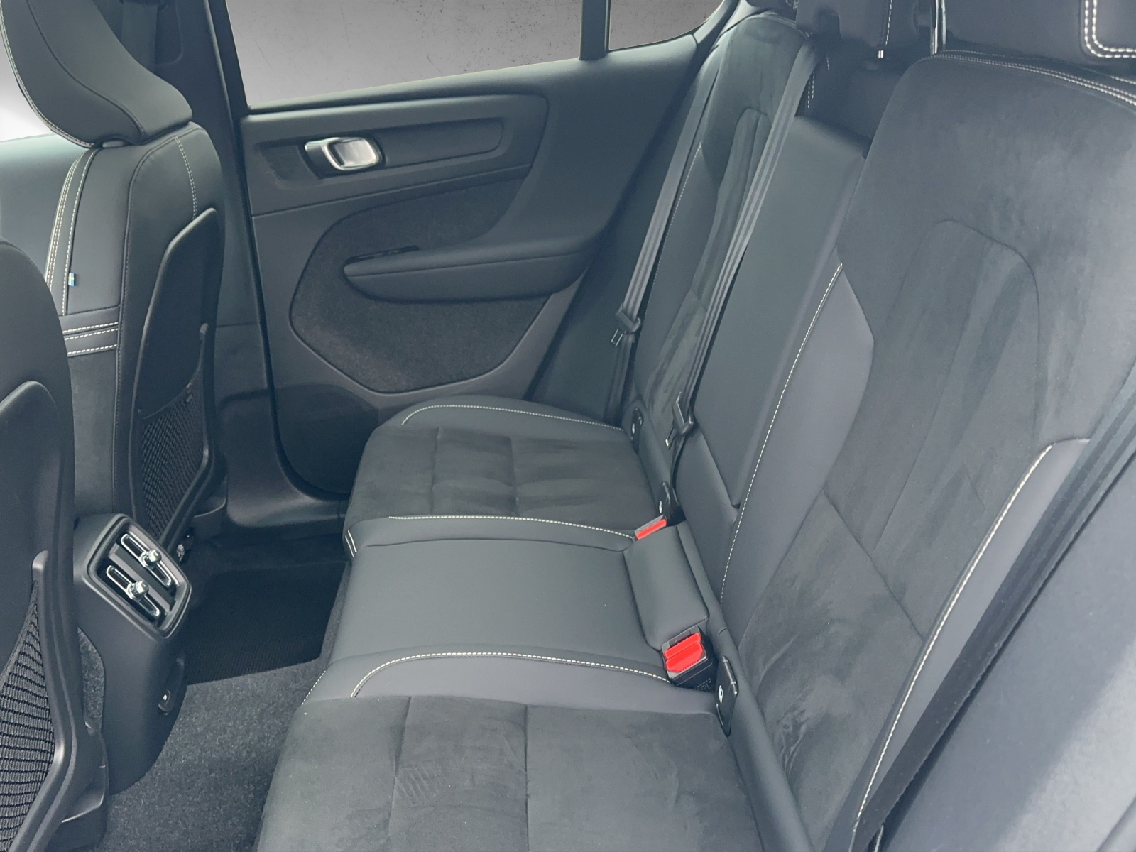 VOLVO C40 Recharge Twin-image-9