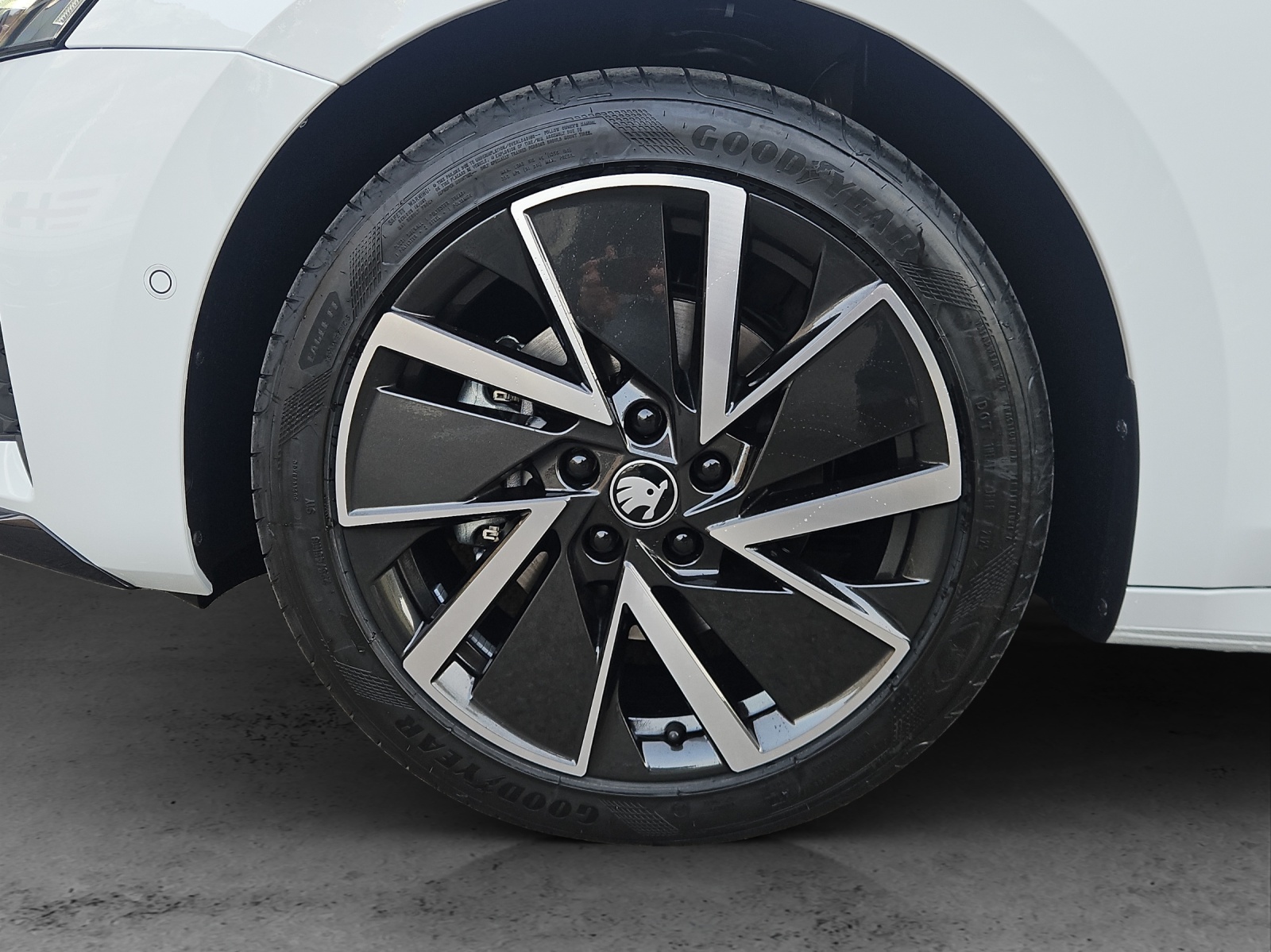 SKODA Octavia Combi 2.0 TSI DSG Dynamic 4x4-showroom-element-3