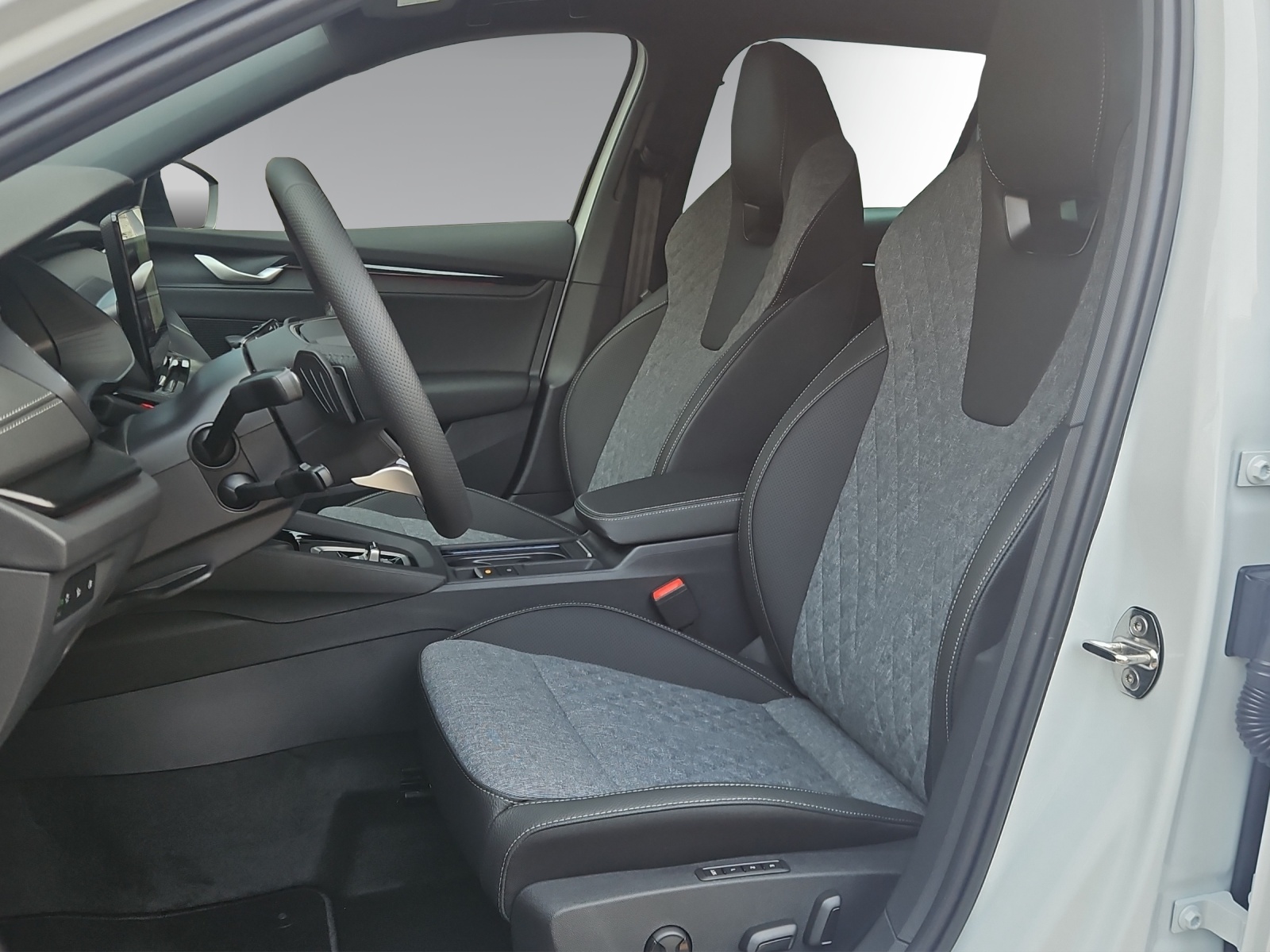 SKODA Octavia Combi 2.0 TSI DSG Dynamic 4x4-image-9