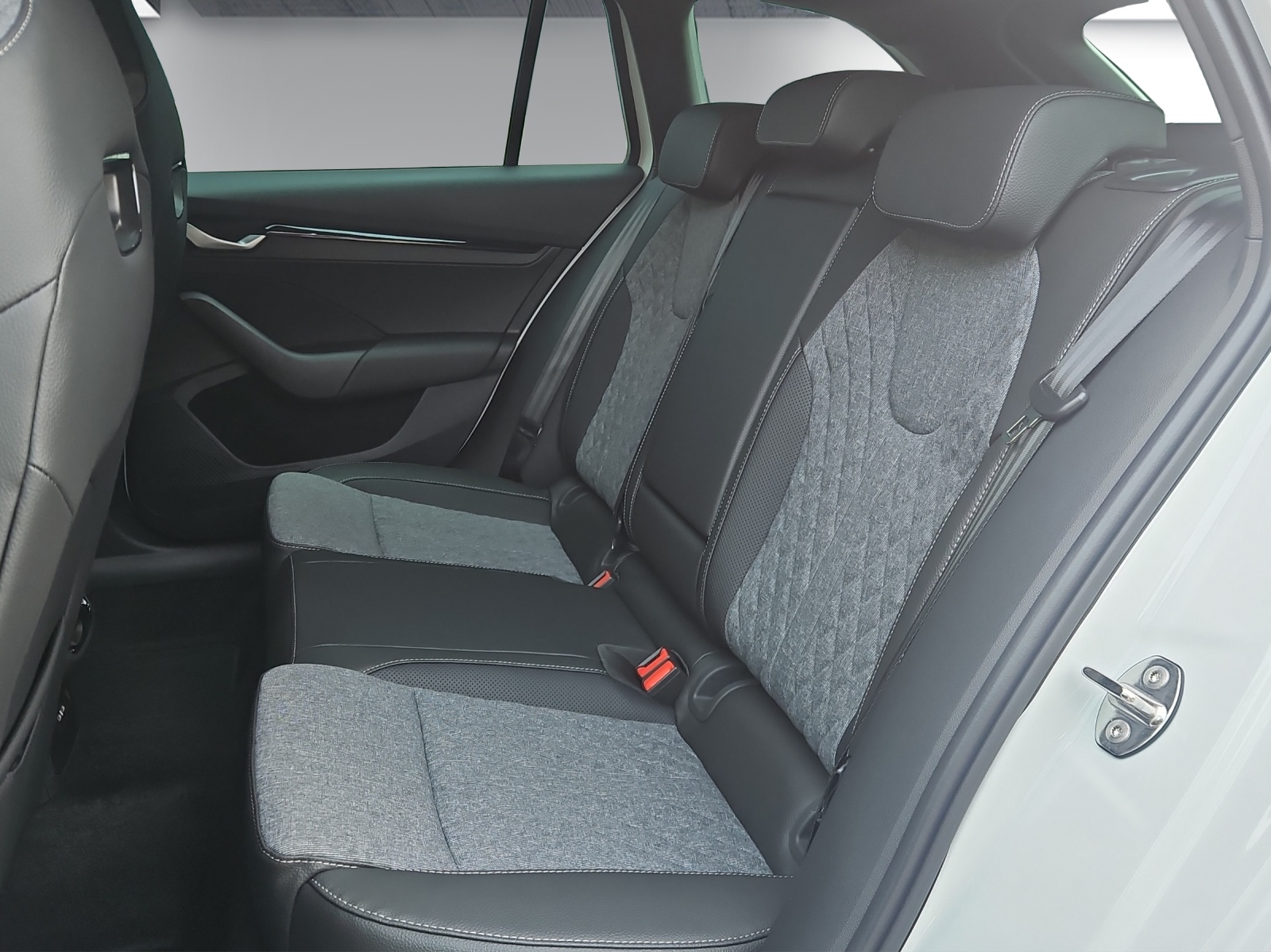 SKODA Octavia Combi 2.0 TSI DSG Dynamic 4x4-image-10