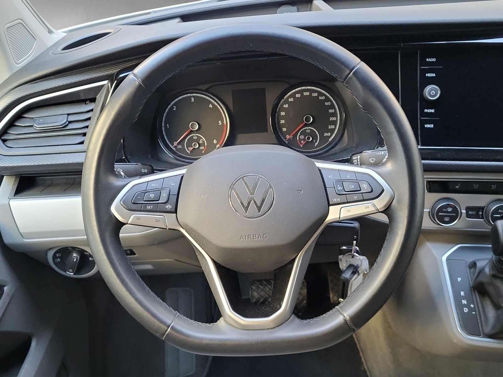 VW T6.1 California Beach Liberty Spirit 150PS TDI DSG-image-12