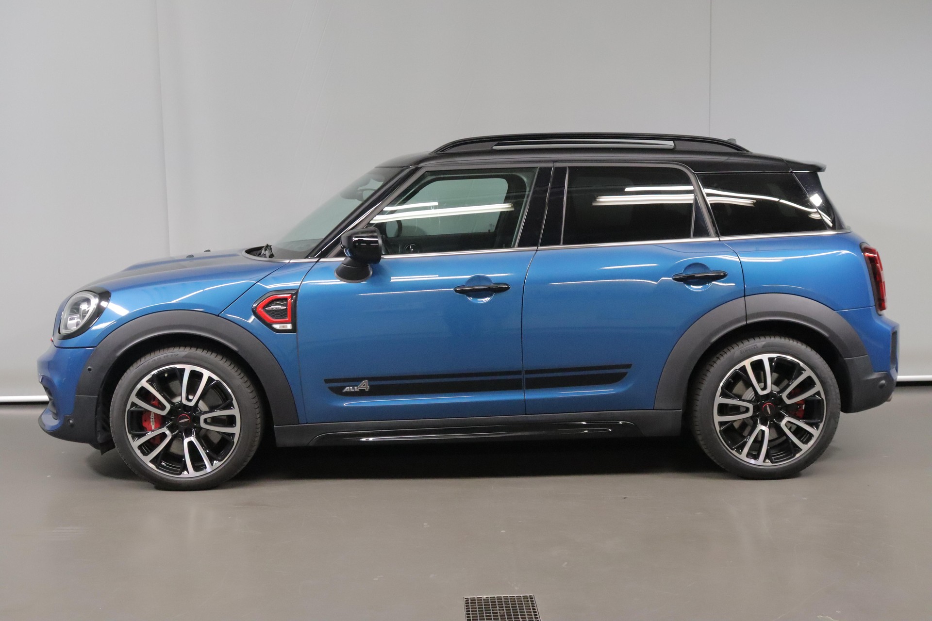 MINI Countryman F60 2.0i John Cooper Works ALL4-image-4