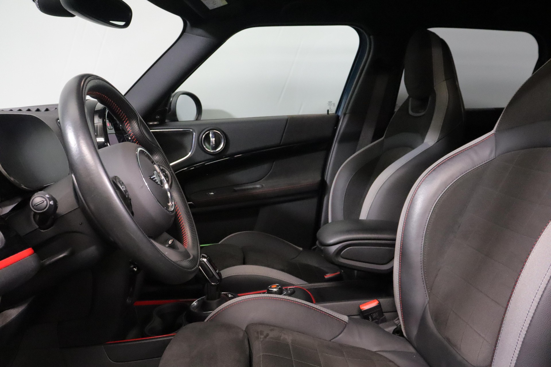 MINI Countryman F60 2.0i John Cooper Works ALL4-image-2