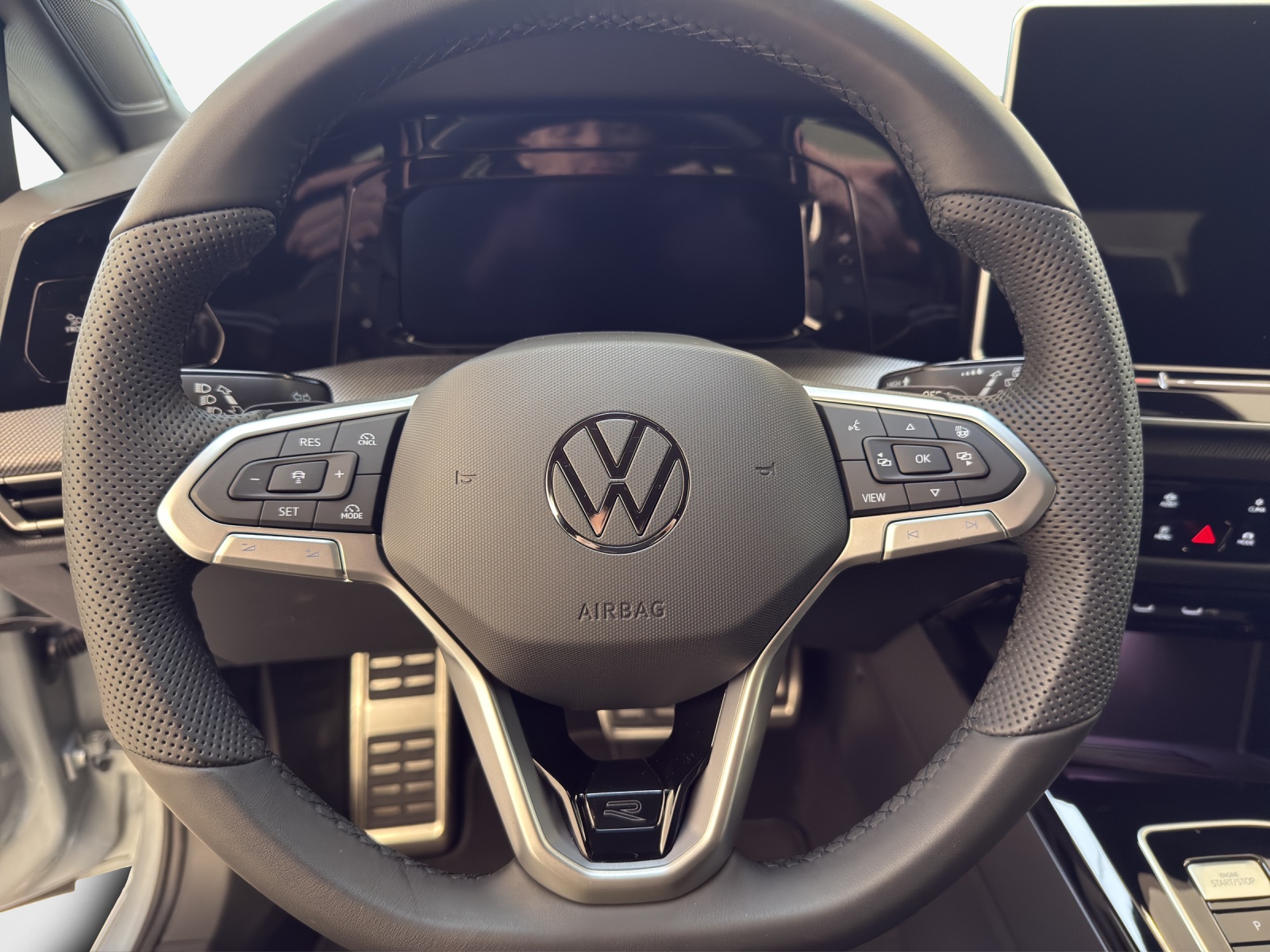VW Golf 1.5 e TSI mHEV R-Line DSG-image-9