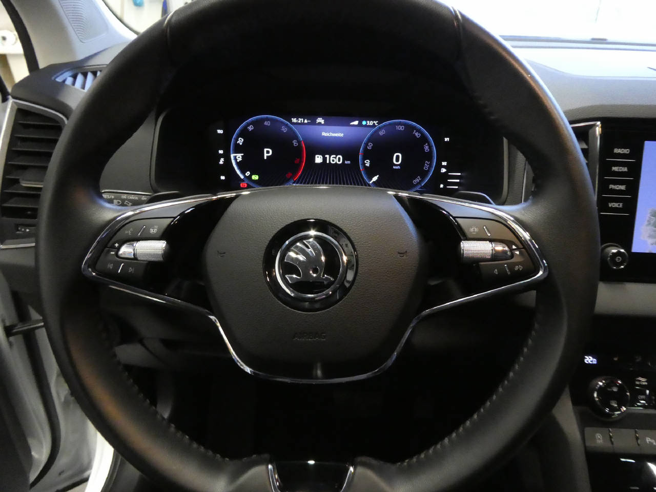 SKODA Karoq 1.5 TSI Style DSG-image-11