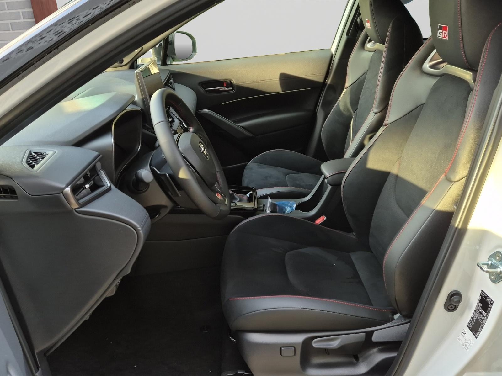 TOYOTA Corolla Cross 2.0 HSD GR Sport AWD-i-image-7