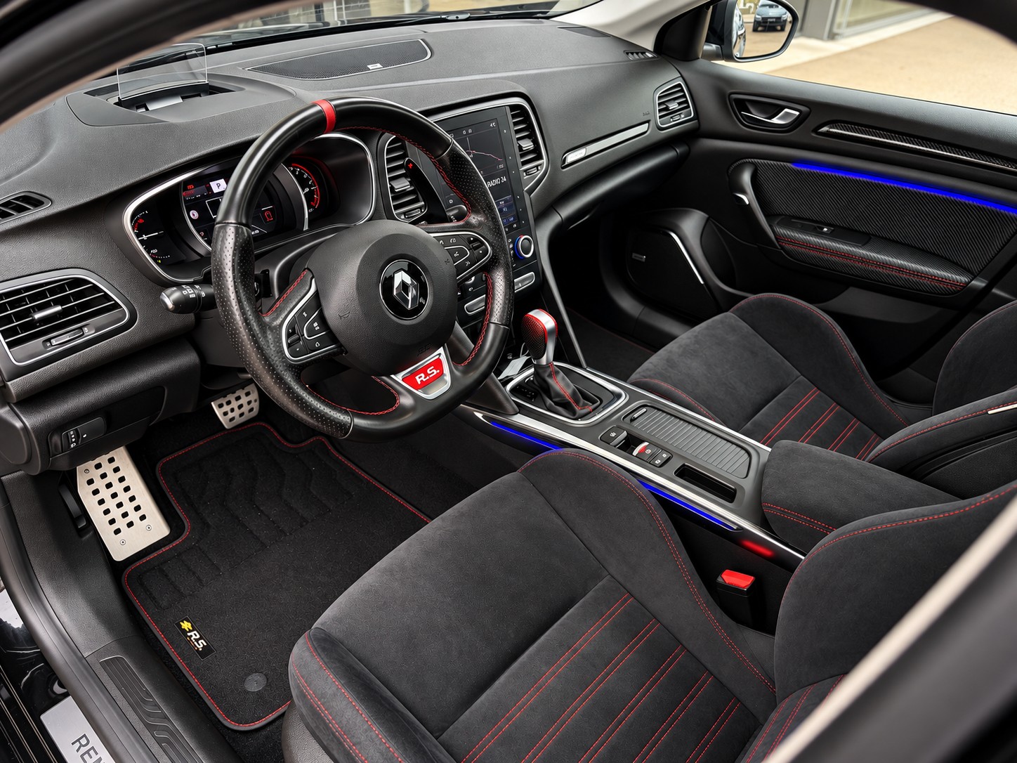 RENAULT Mégane Trophy 300 EDC-image-13