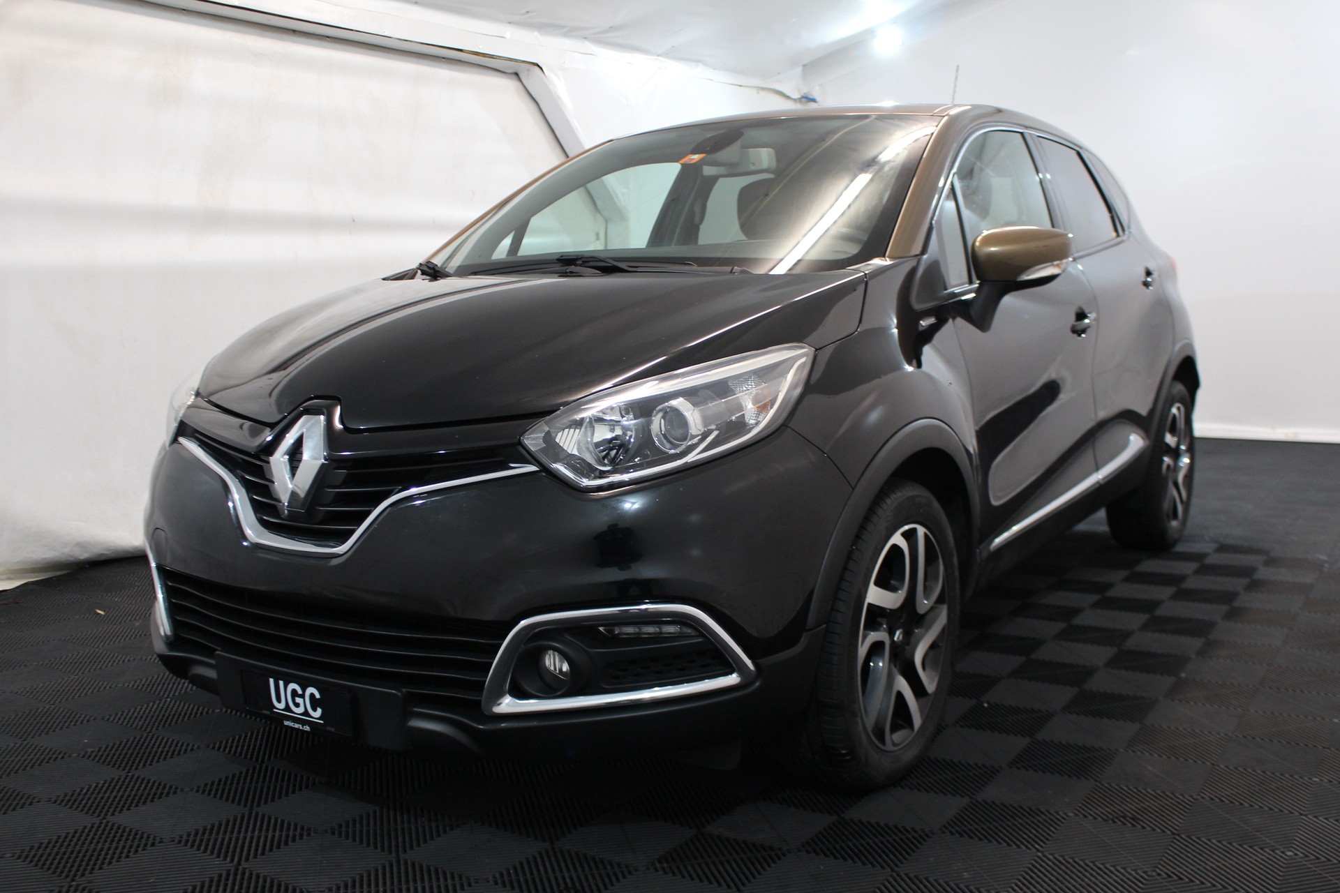 RENAULT Captur 1.2 TCe Privilege EDC S/S-showroom-element-2