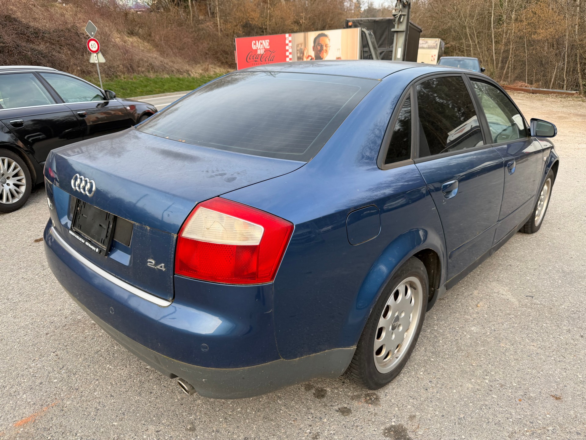 AUDI A4 2.4 V6-showroom-element-2
