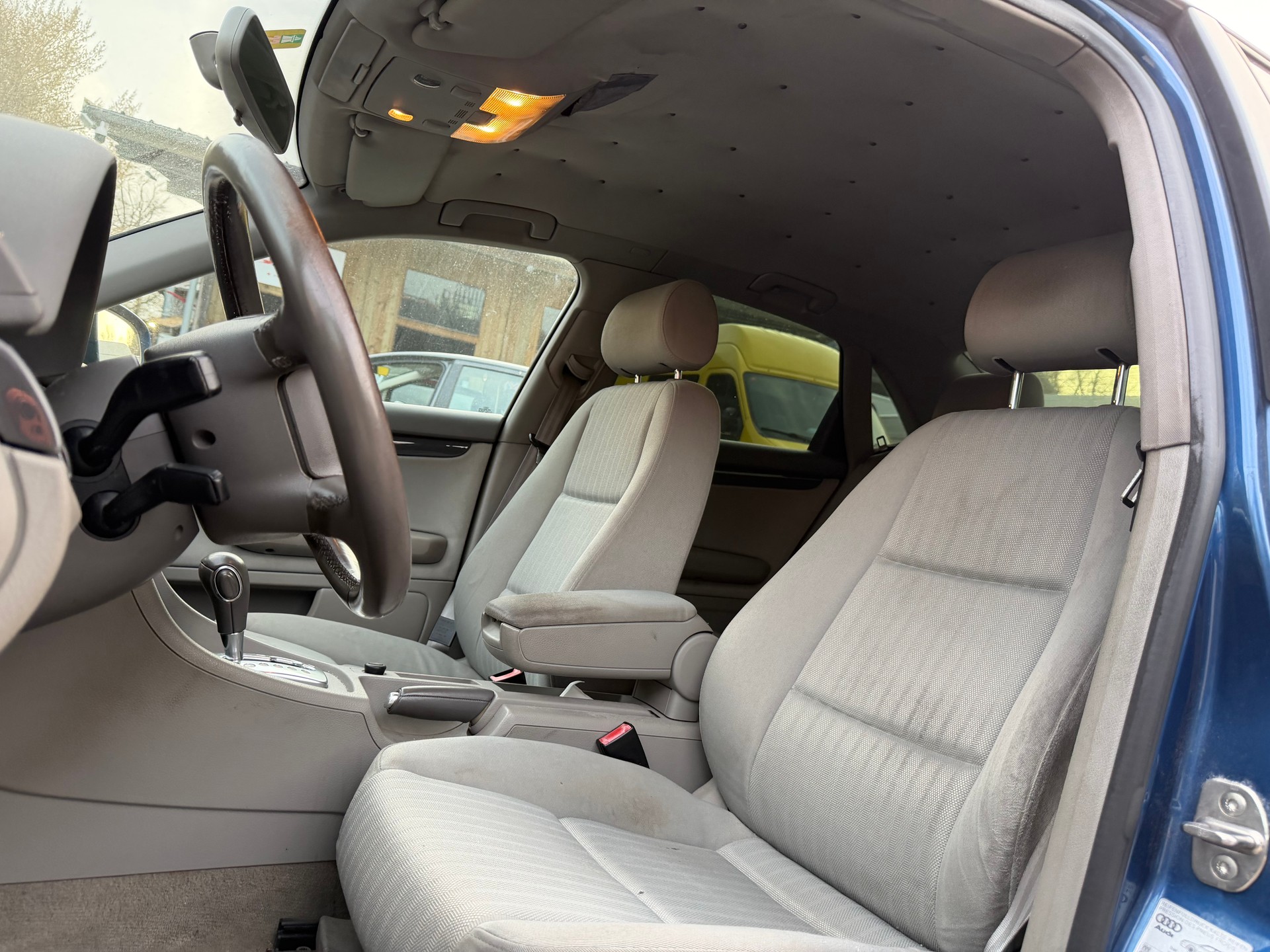 AUDI A4 2.4 V6-image-5