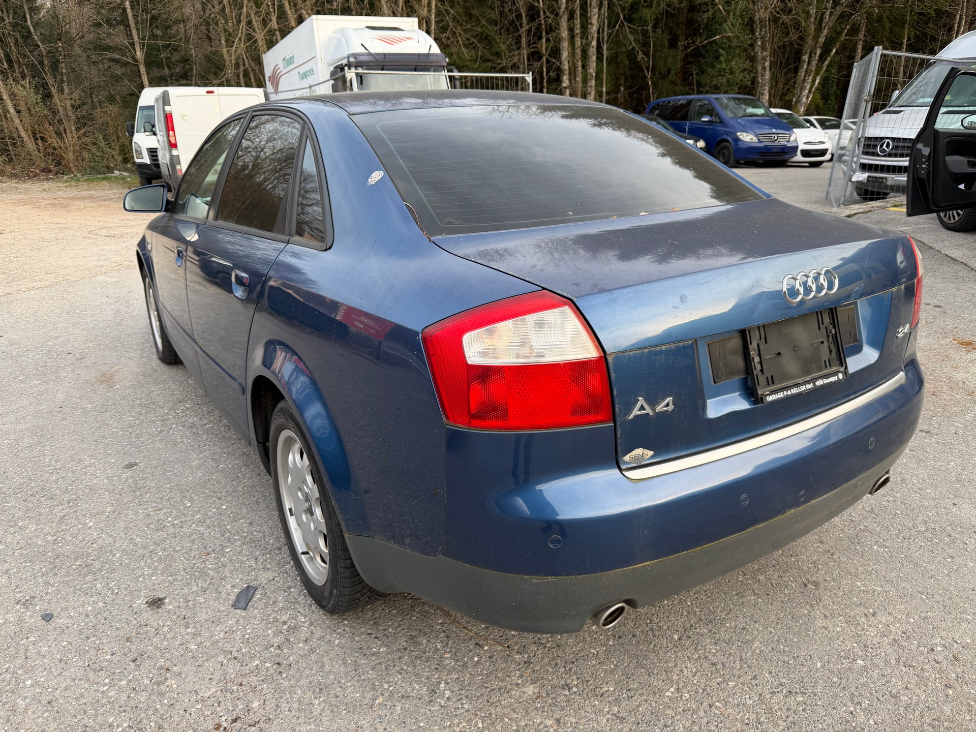 AUDI A4 2.4 V6-showroom-element-3