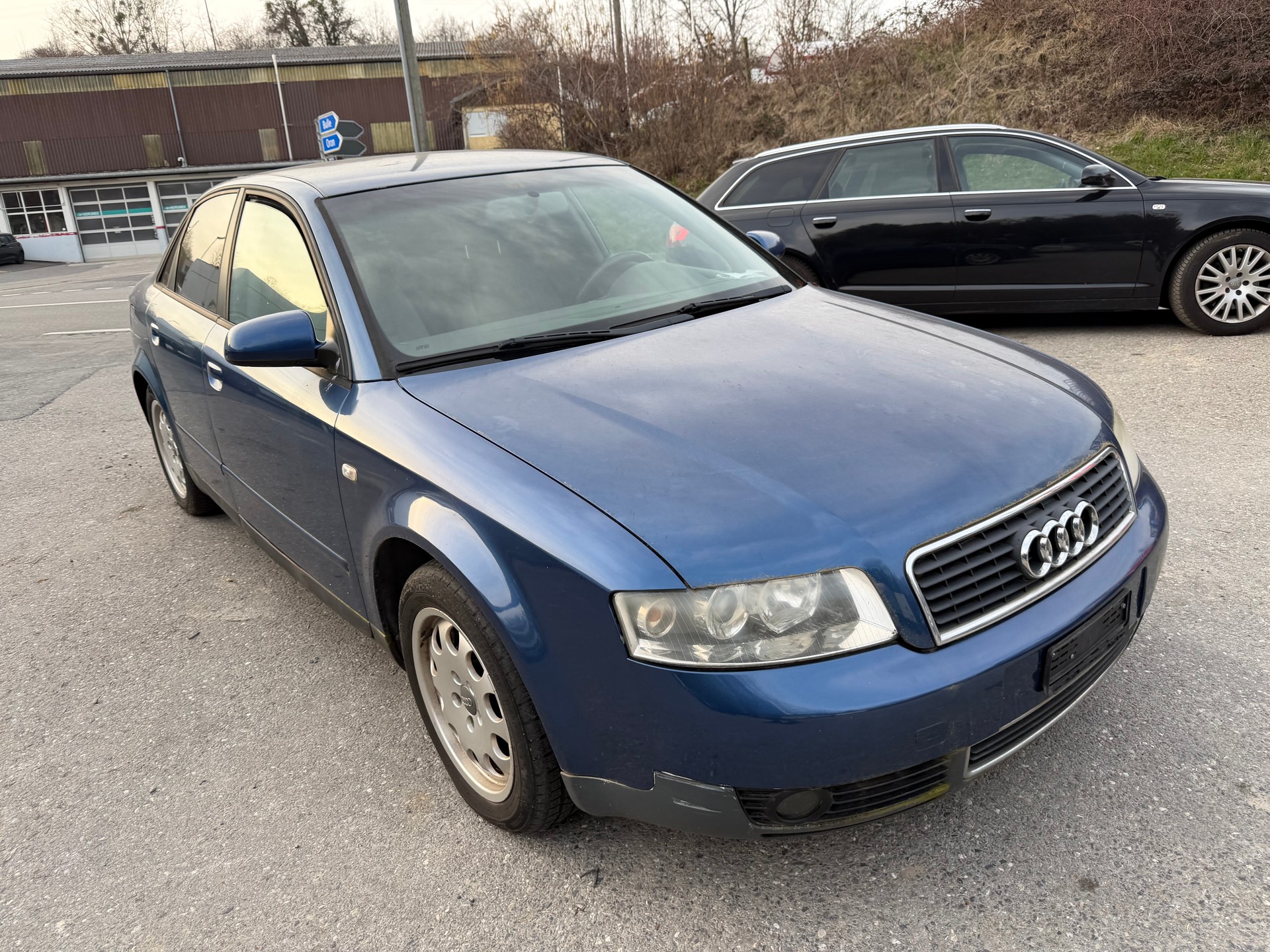 AUDI A4 2.4 V6-showroom-element-1
