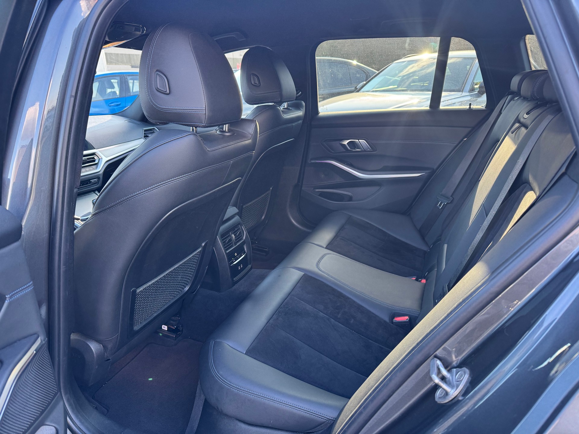 BMW 320d xDrive 48V Touring M Sport Steptronic-image-7