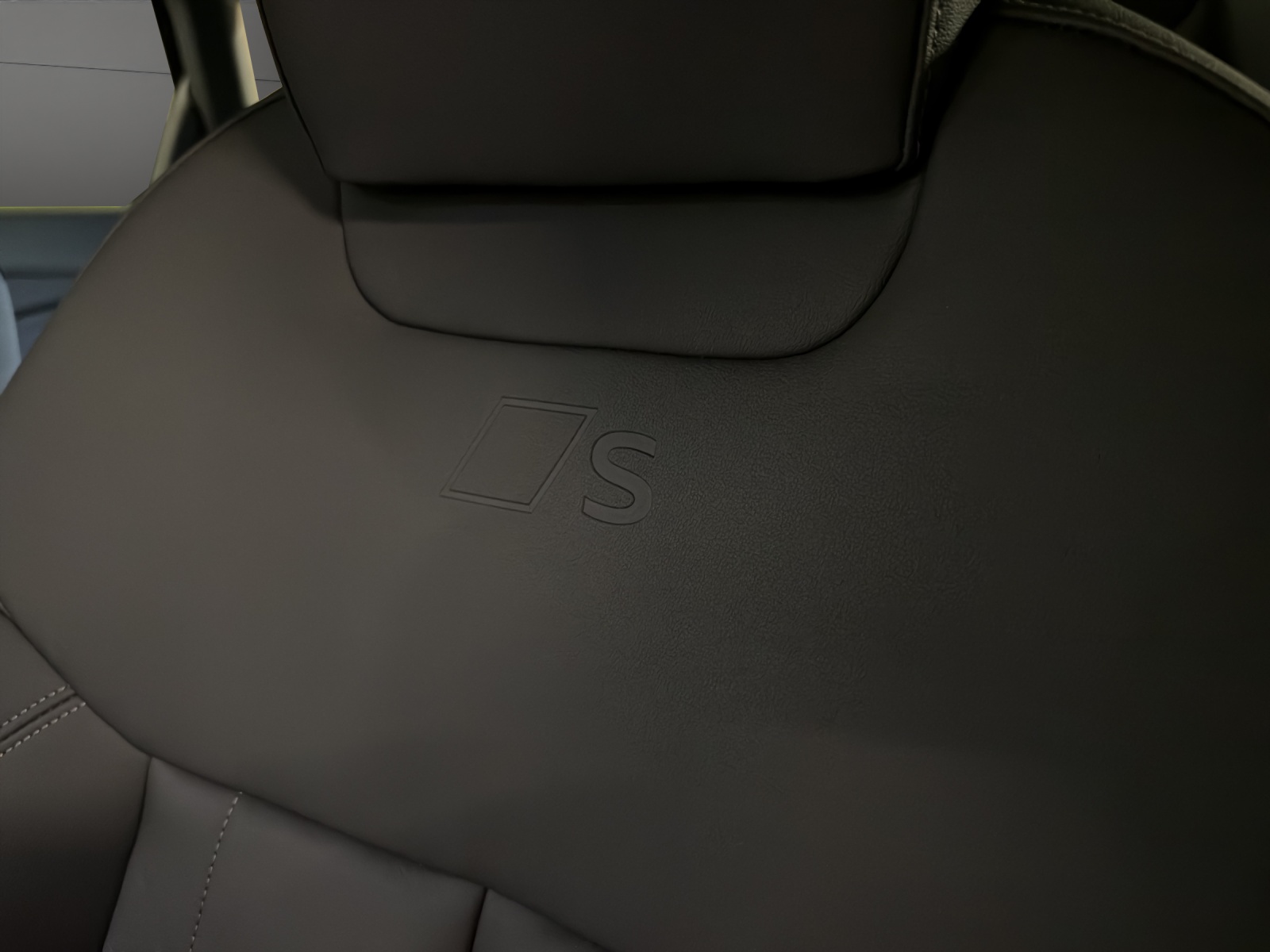 AUDI Q3 SUV 110 kW TFSI S tronic-image-24