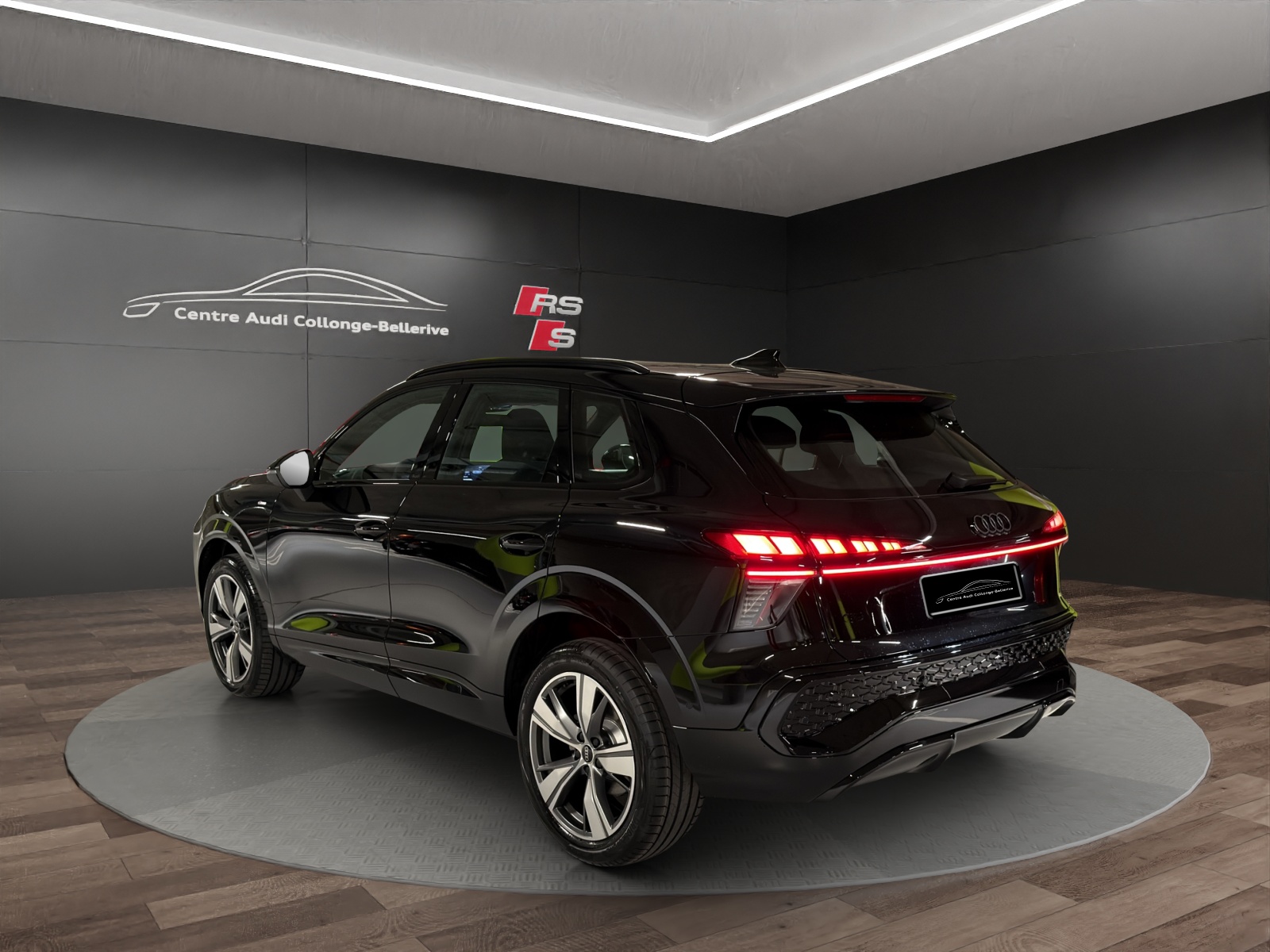 AUDI Q3 SUV 110 kW TFSI S tronic-image-3
