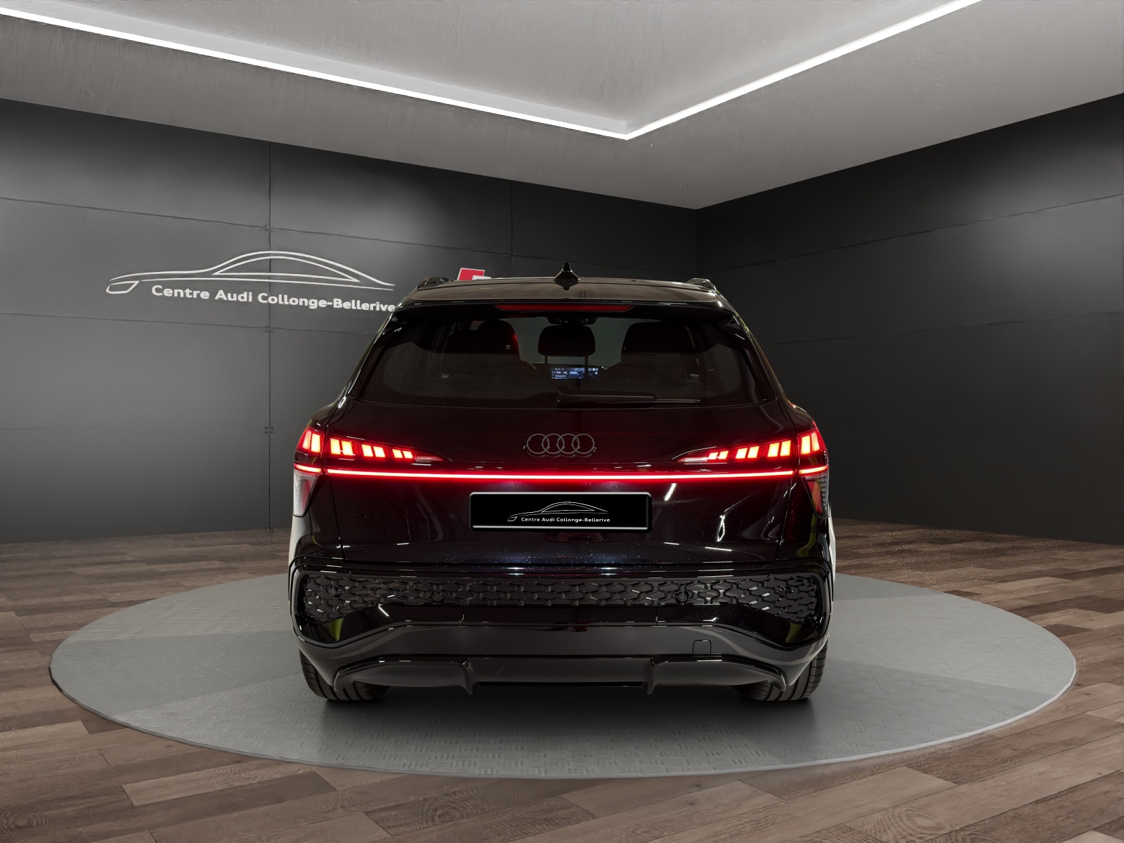 AUDI Q3 SUV 110 kW TFSI S tronic-image-4