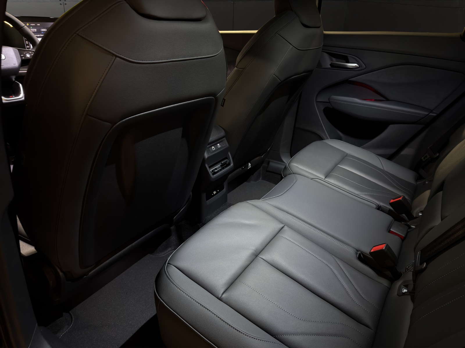 AUDI Q3 SUV 110 kW TFSI S tronic-image-17
