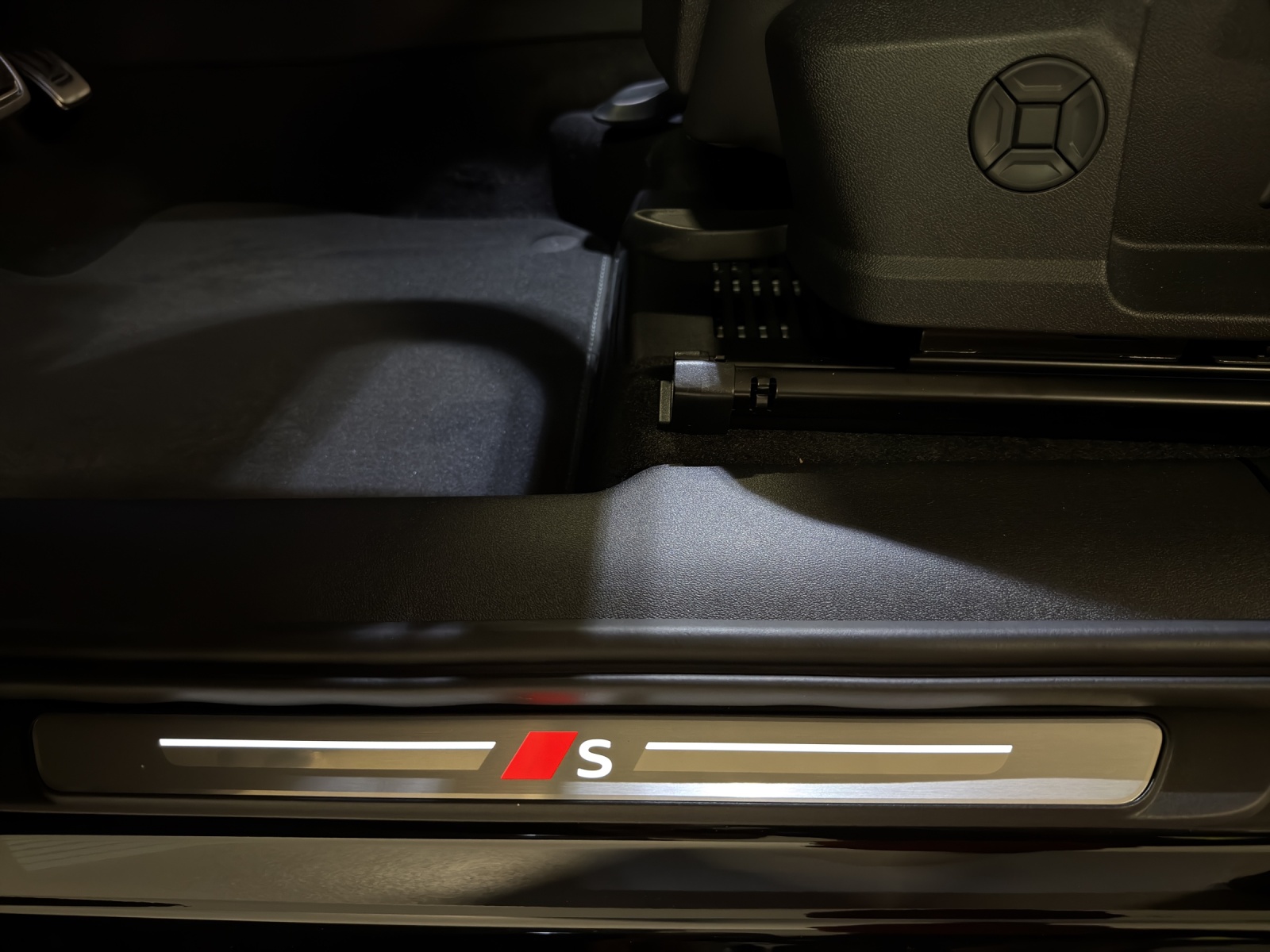 AUDI Q3 SUV 110 kW TFSI S tronic-image-21