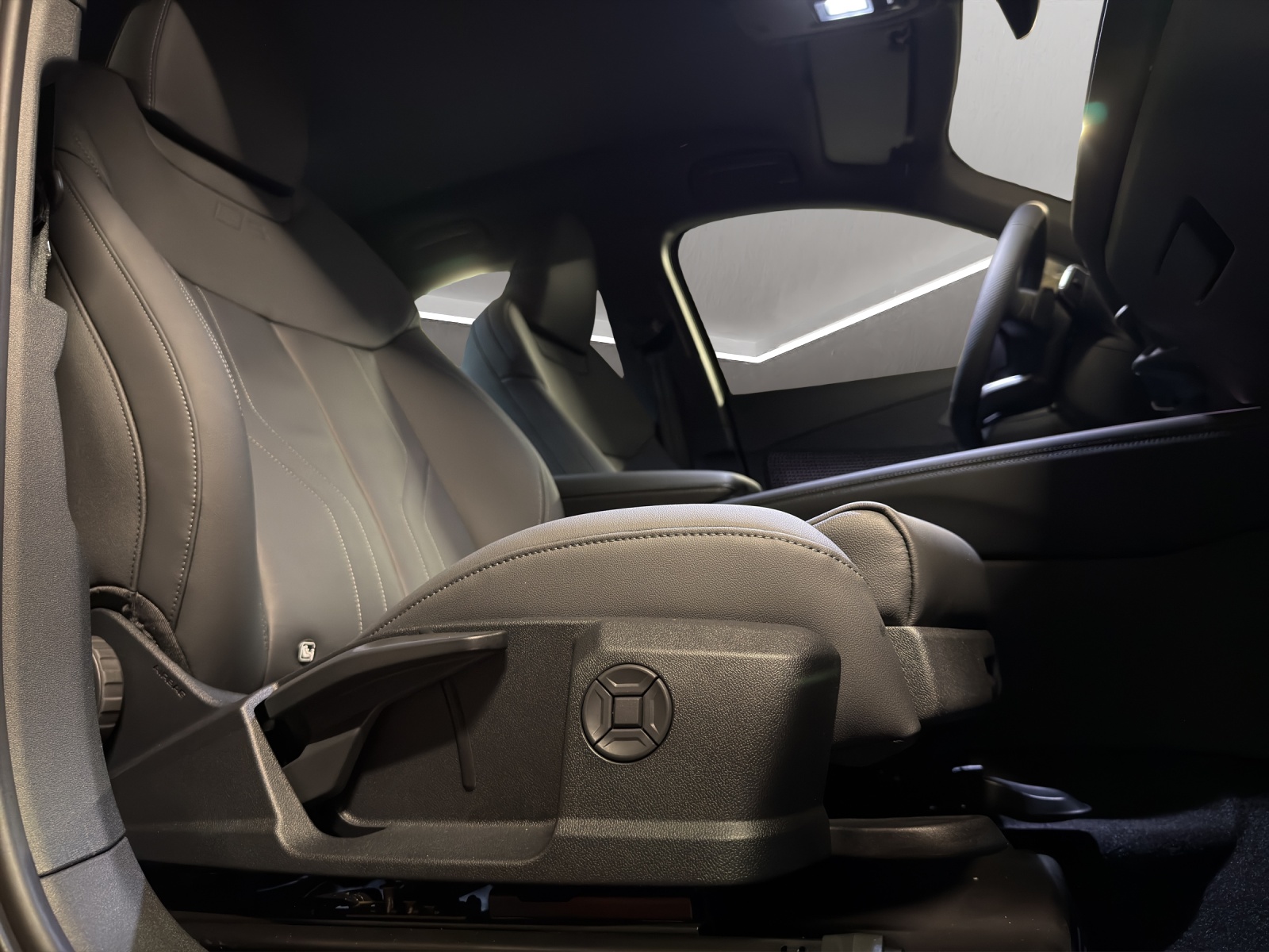 AUDI Q3 SUV 110 kW TFSI S tronic-image-14