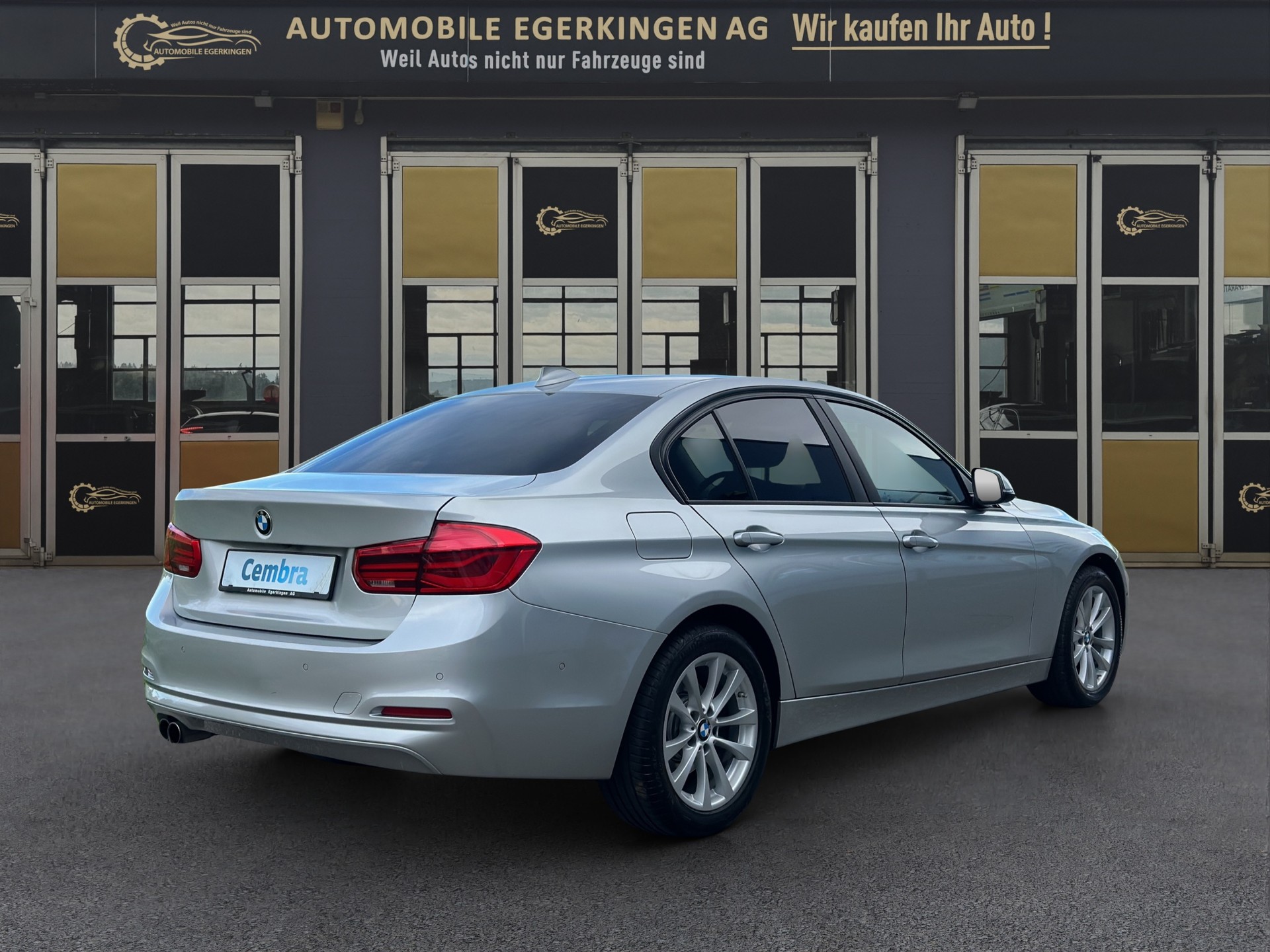BMW 330i xDrive-image-4