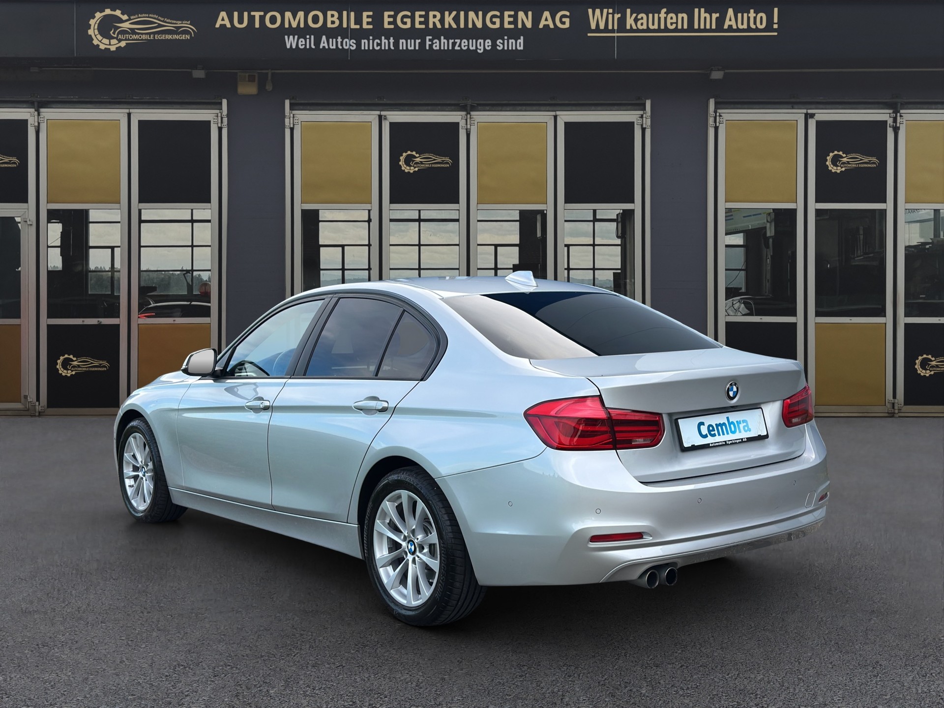 BMW 330i xDrive-image-6