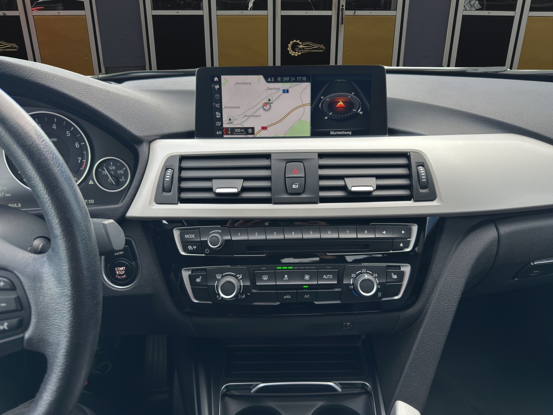 BMW 330i xDrive-image-14