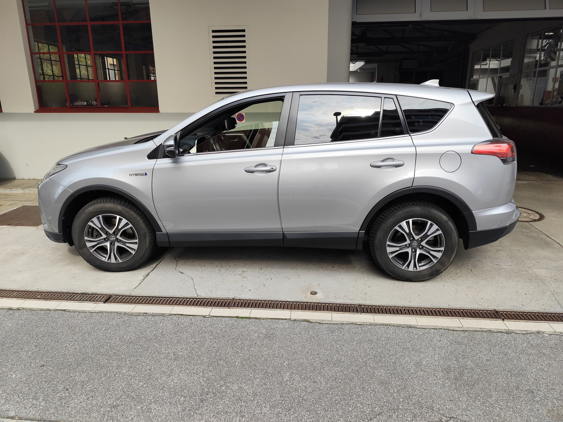 TOYOTA RAV-4 2.5 HSD Style e-CVT-showroom-element-2
