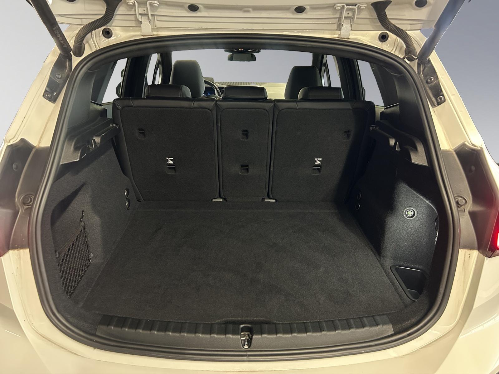 BMW 230e xDrive Active Tourer-image-9