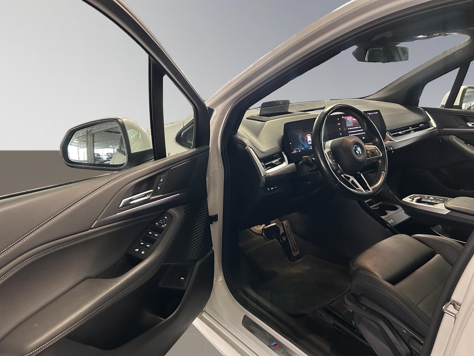BMW 230e xDrive Active Tourer-image-11