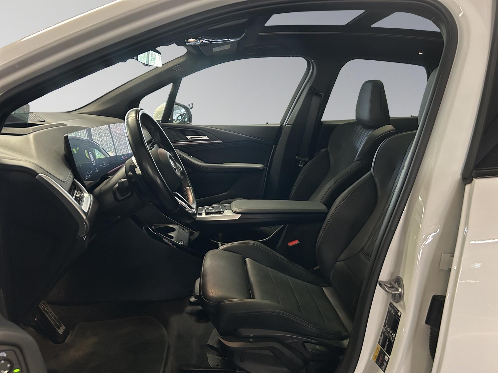 BMW 230e xDrive Active Tourer-image-10